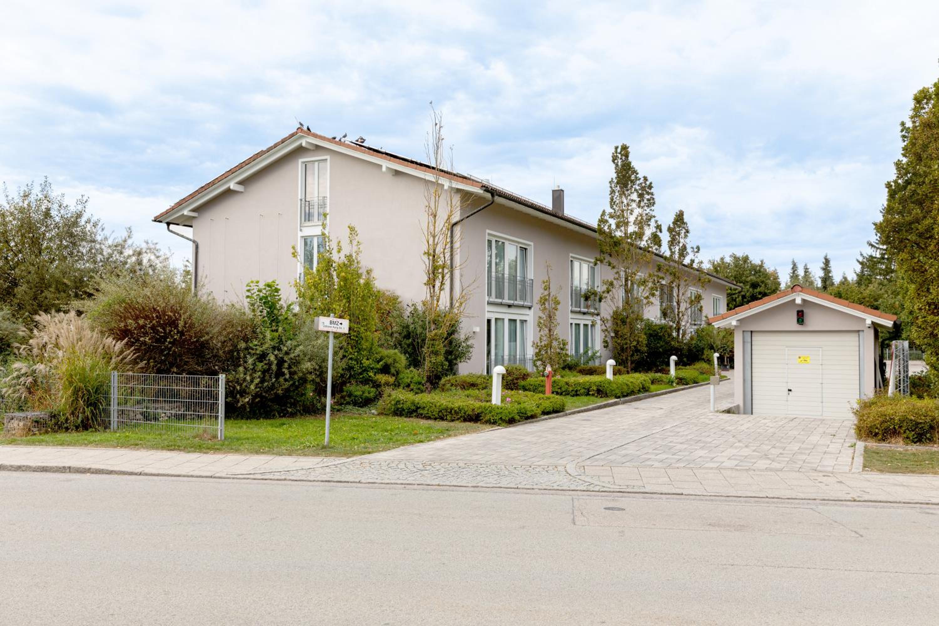 Hotel MEAT UND STAY Hotel - Image 1