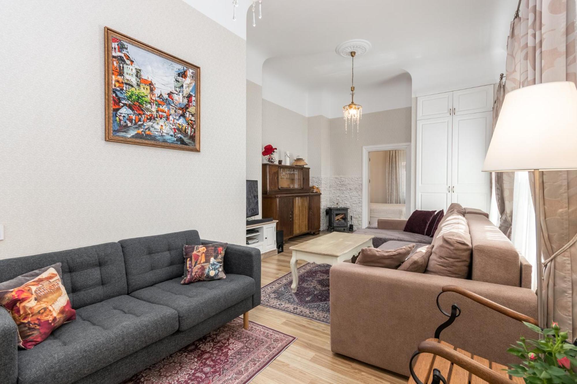Elegant Apartment in historical centre & Free Locked PARKING view 5