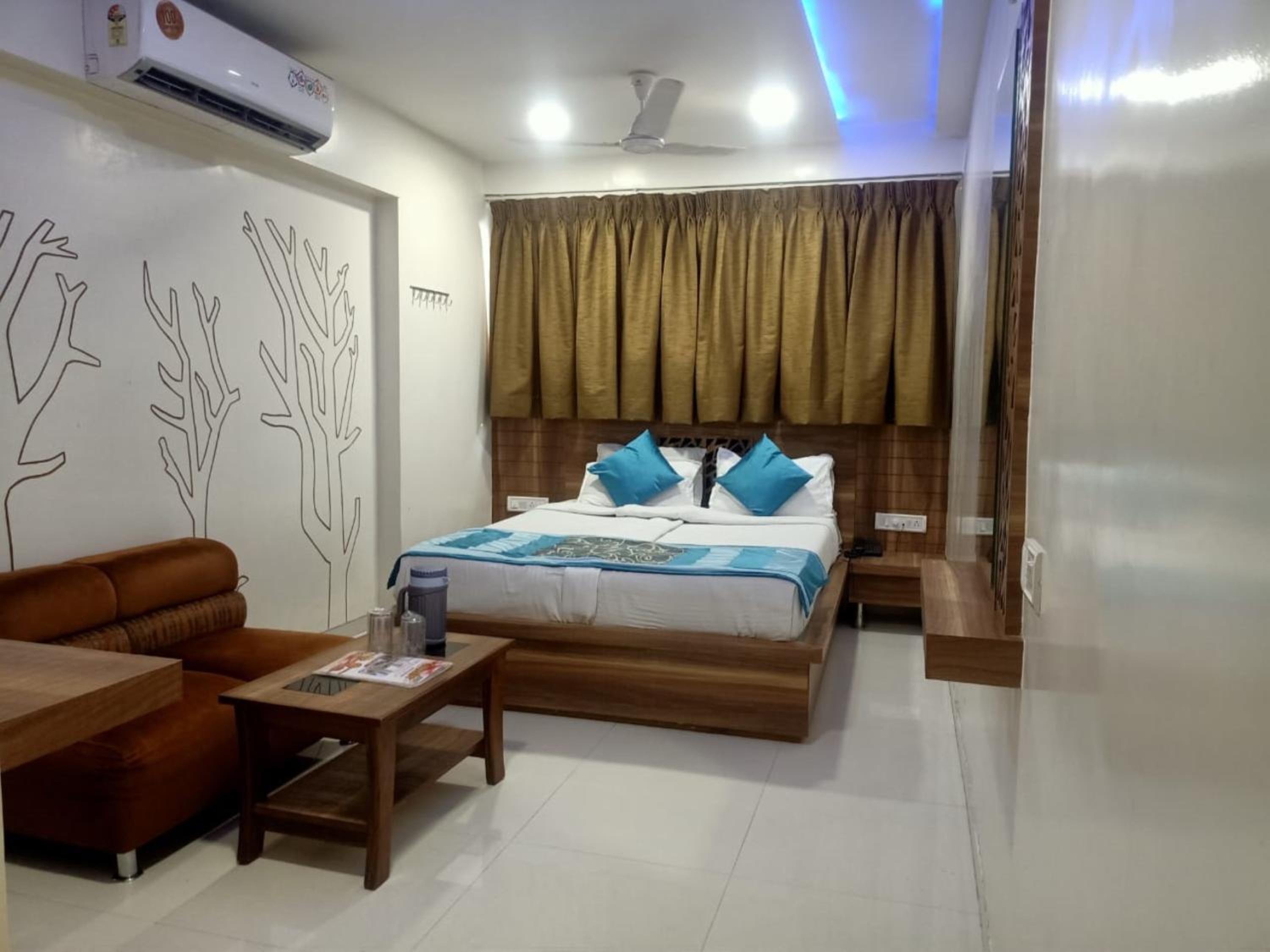 Hotel Citizen - Near Surat Railway Station view 2