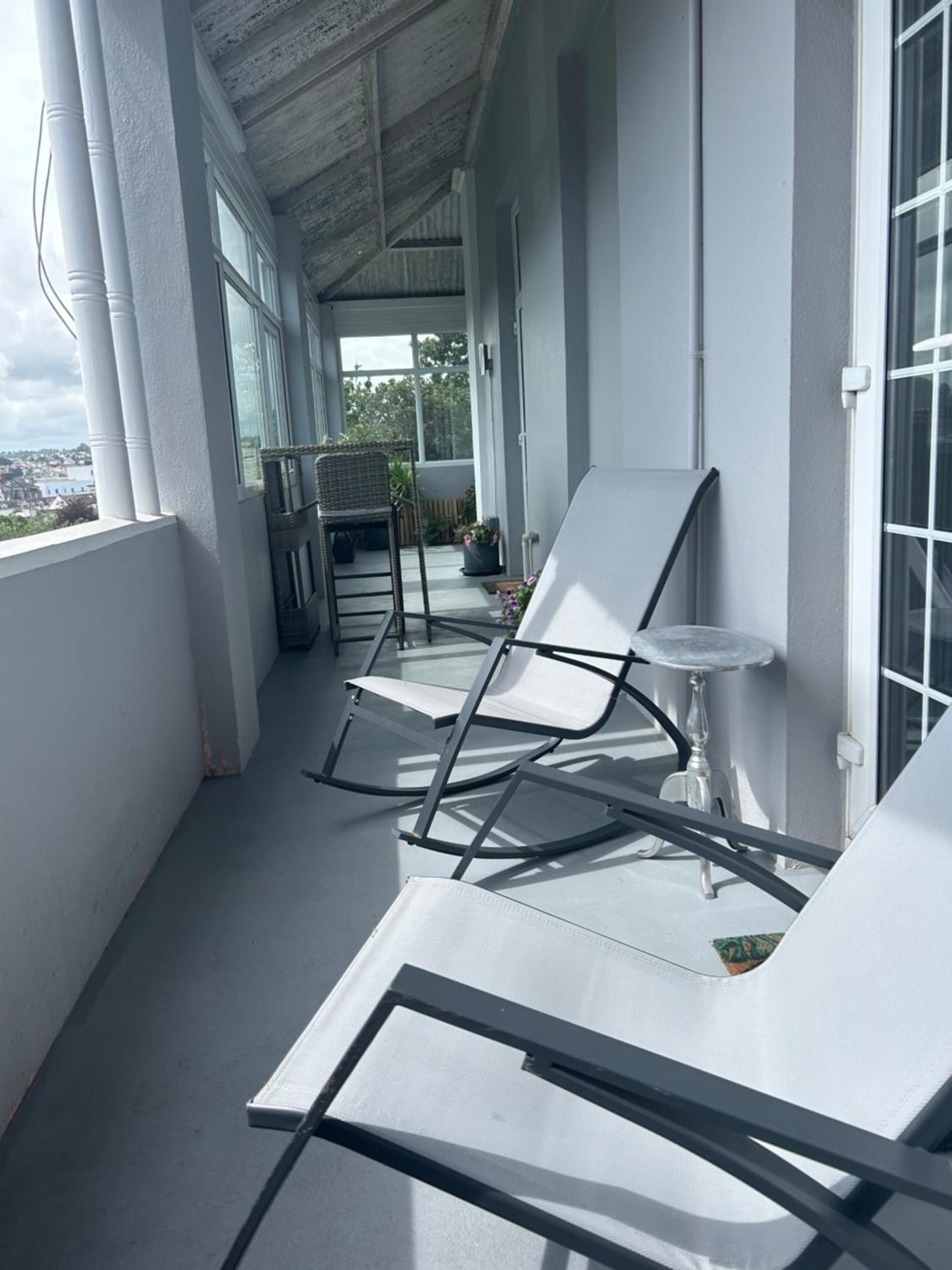 Sea view apartment with large balcony Torquay view 5