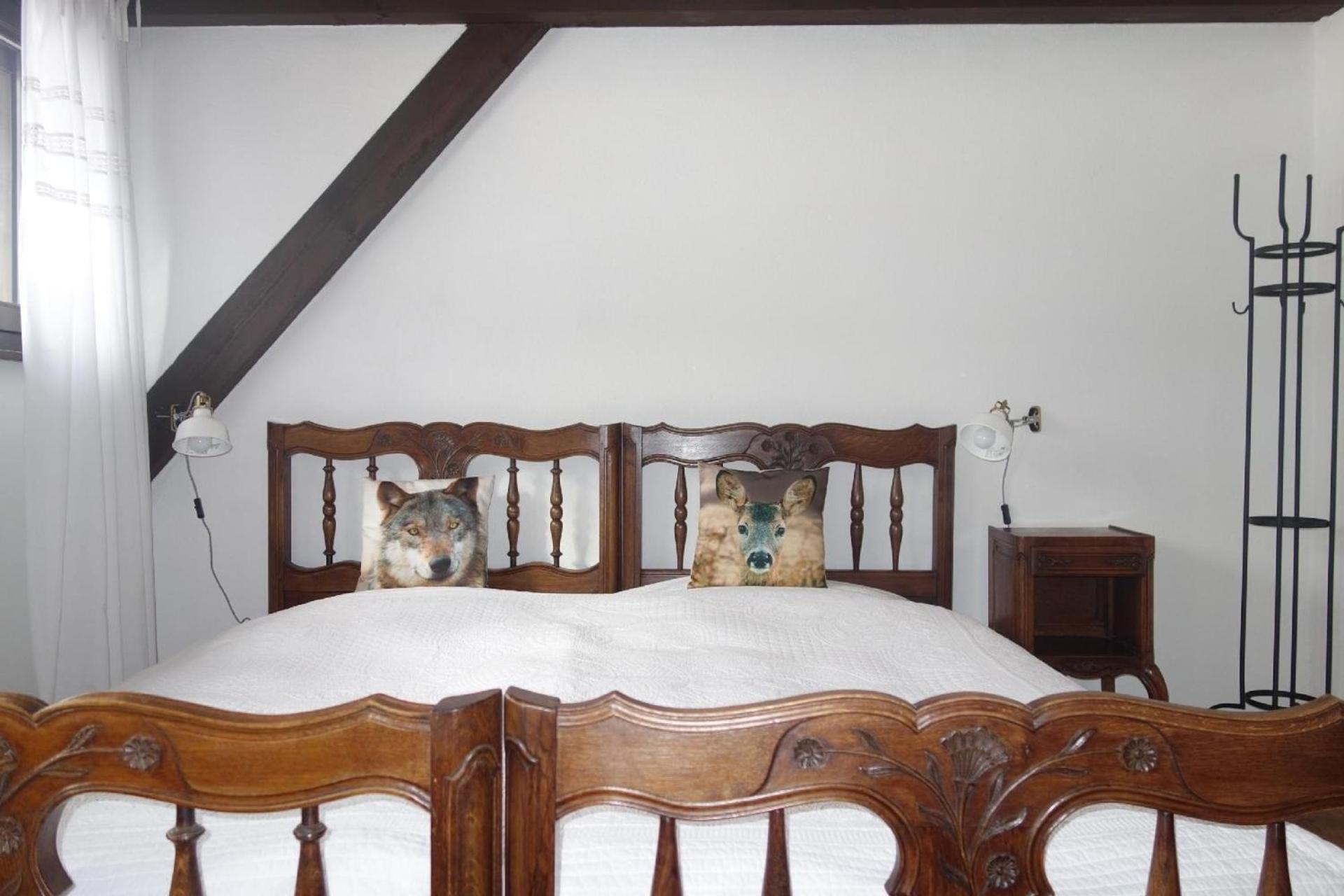 Ferienhaus mit Terrasse auf zwei Etagen im Grünen mit offenem Kamin - b48743