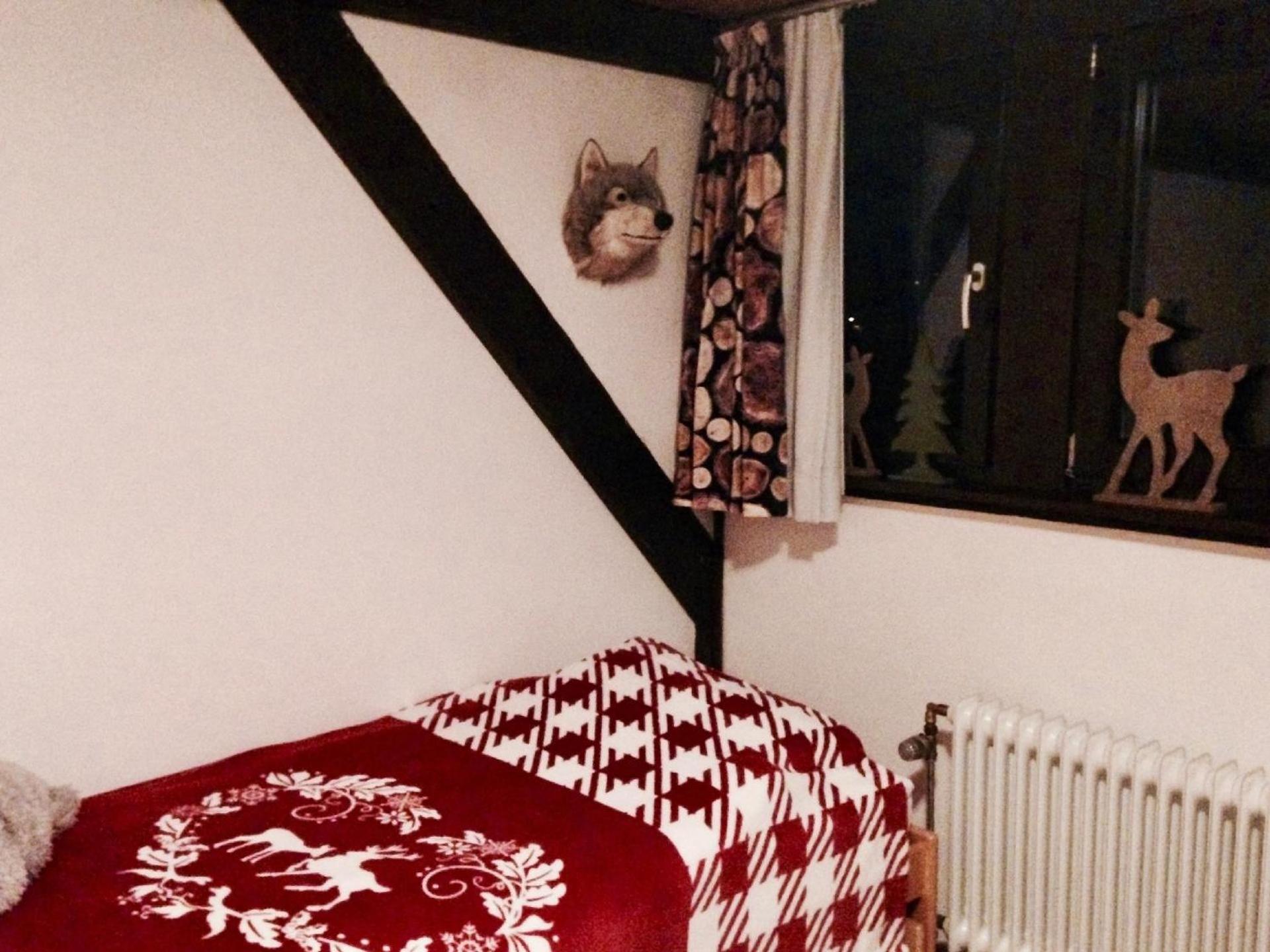 Ferienhaus mit Terrasse auf zwei Etagen im Grünen mit offenem Kamin - b48743