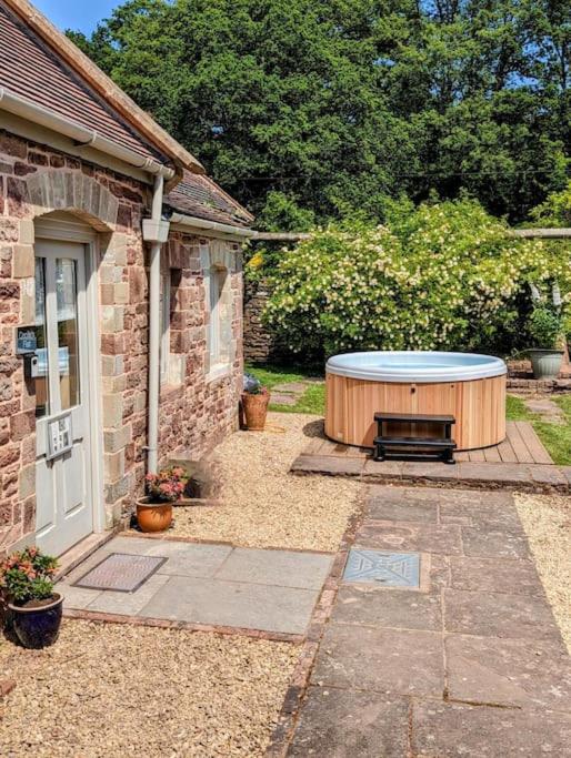 Cecile's Cottage at Cefn Tilla Court, Usk view 2