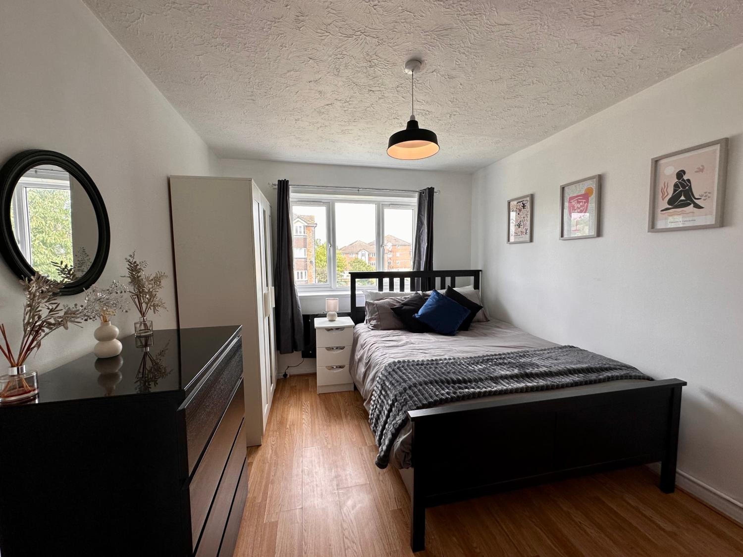 Luxury Private Apartment in North London view 4
