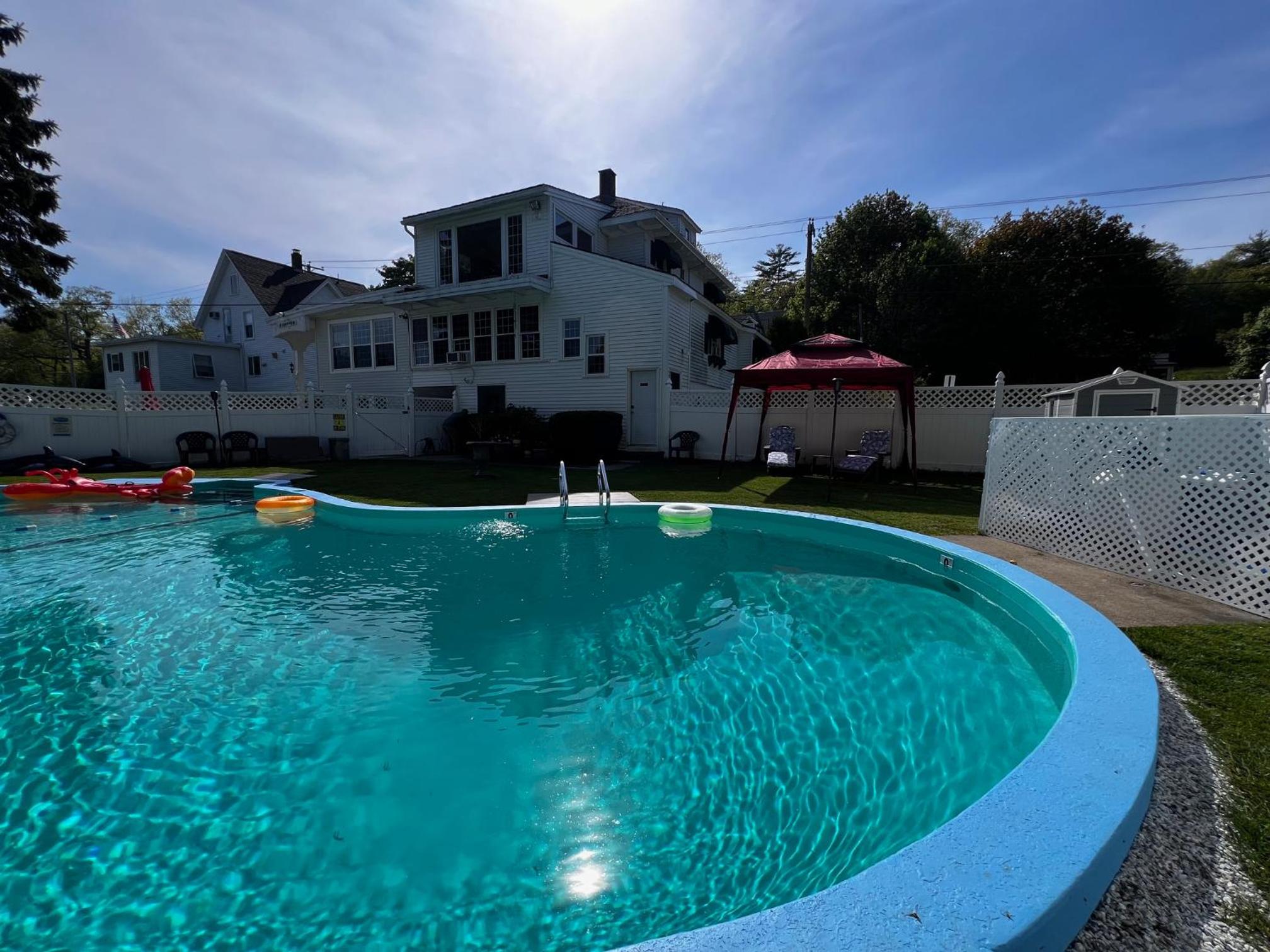 Claddagh Motel & Suites
