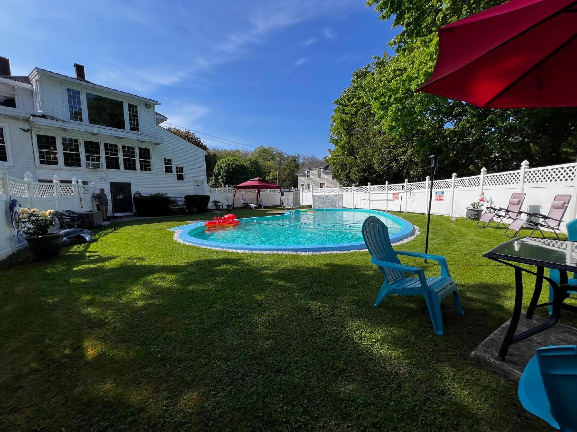 Claddagh Motel & Suites