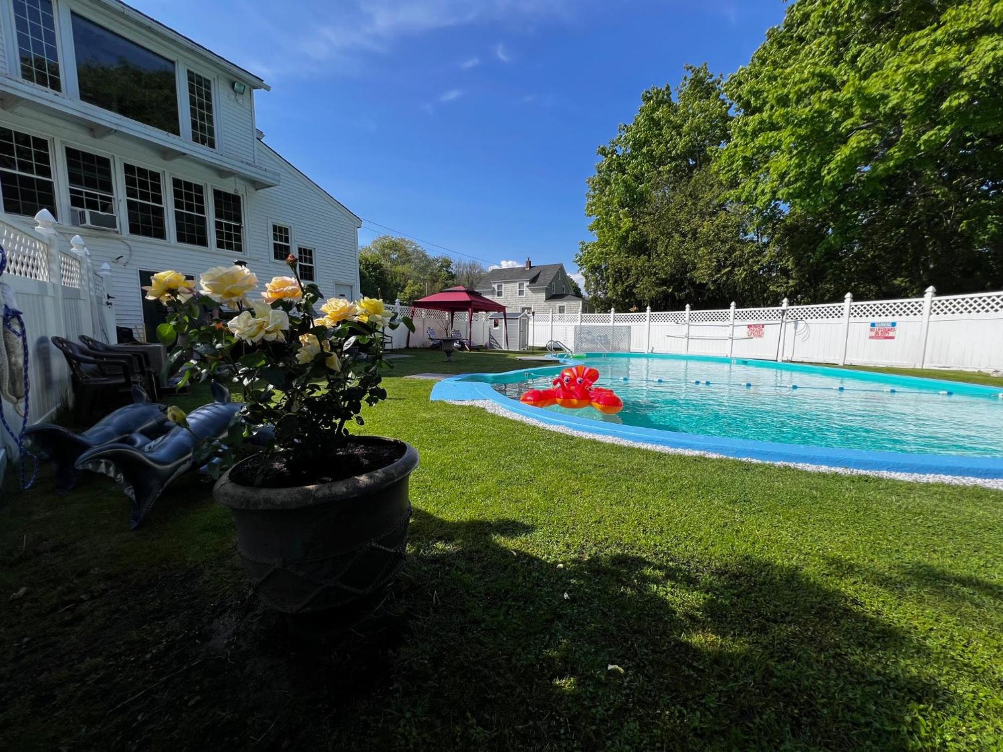 Claddagh Motel & Suites