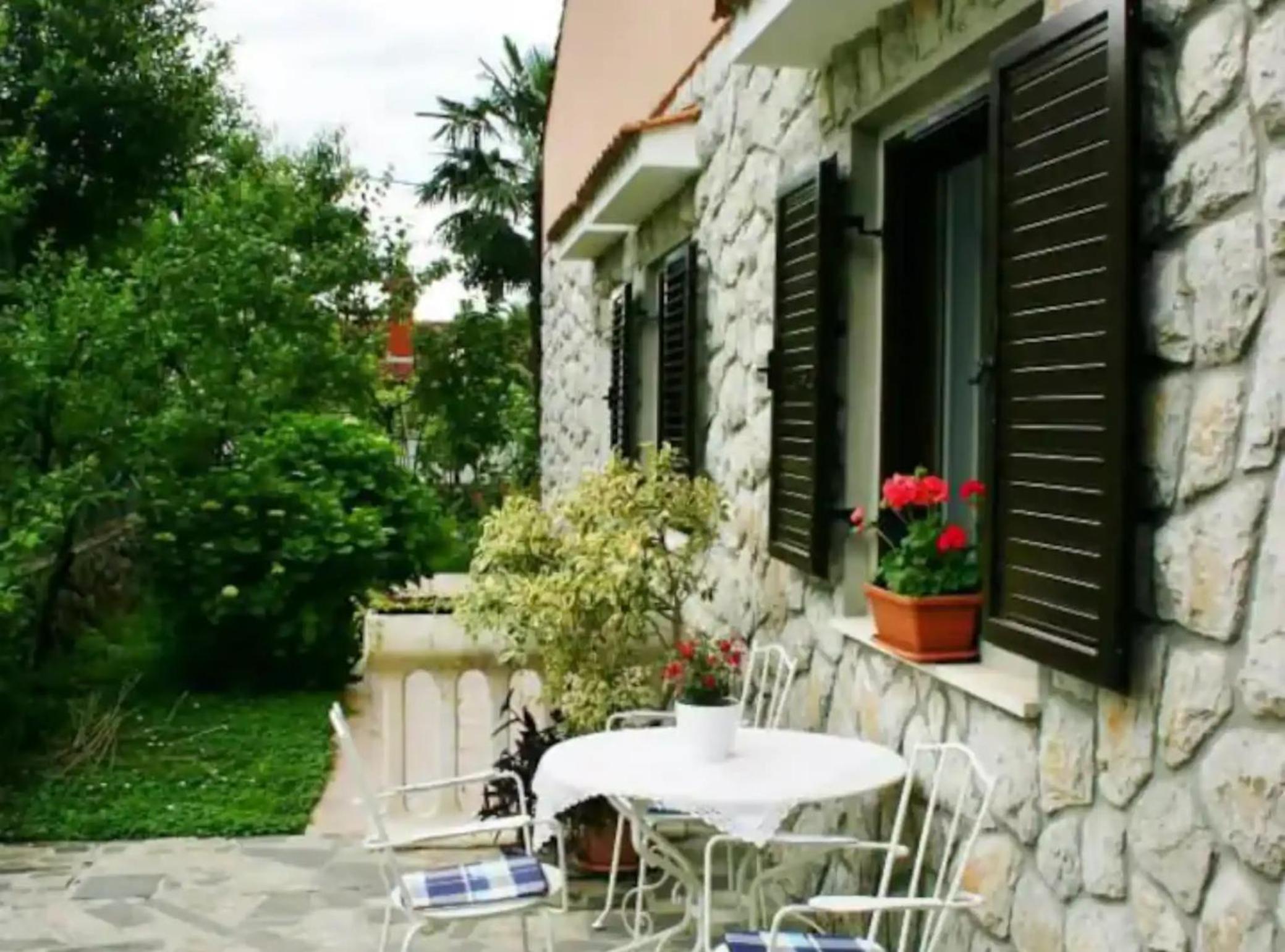Beautiful and Cozy Studio Apartment view 3