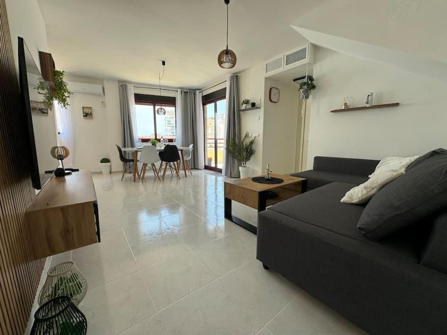 Atico apartamento en primera línea