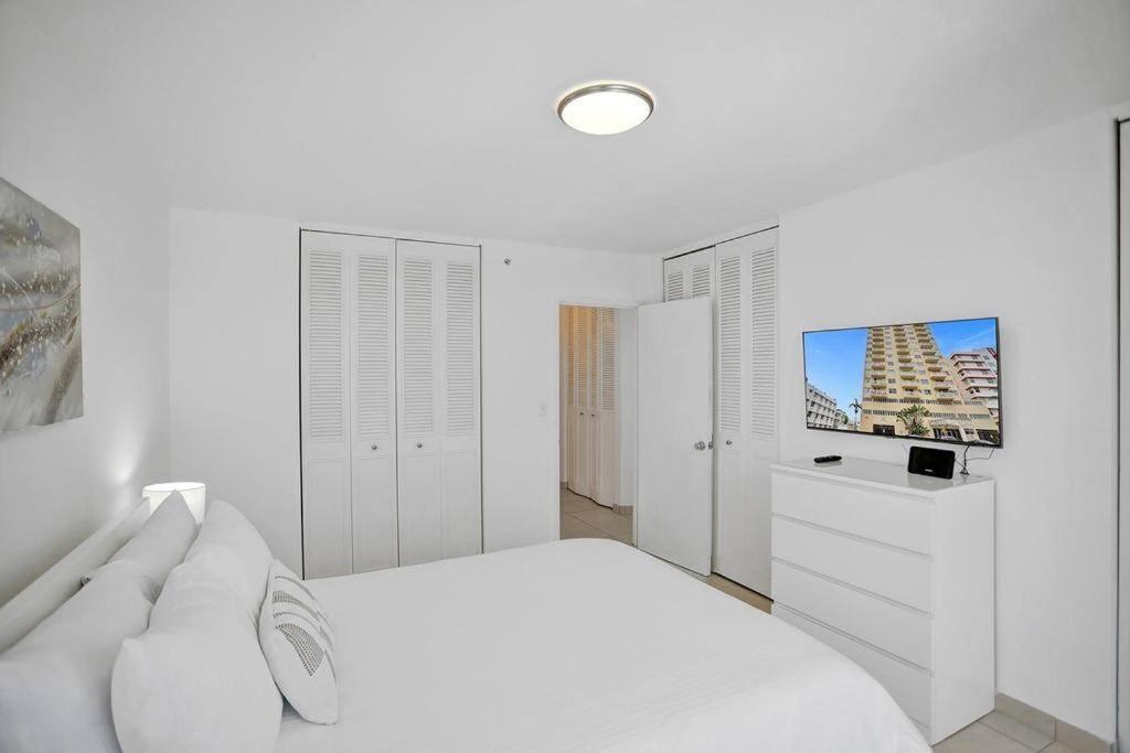 1506- 1BR & 1BA Retreat with Stunning Intracoastal Views view 4