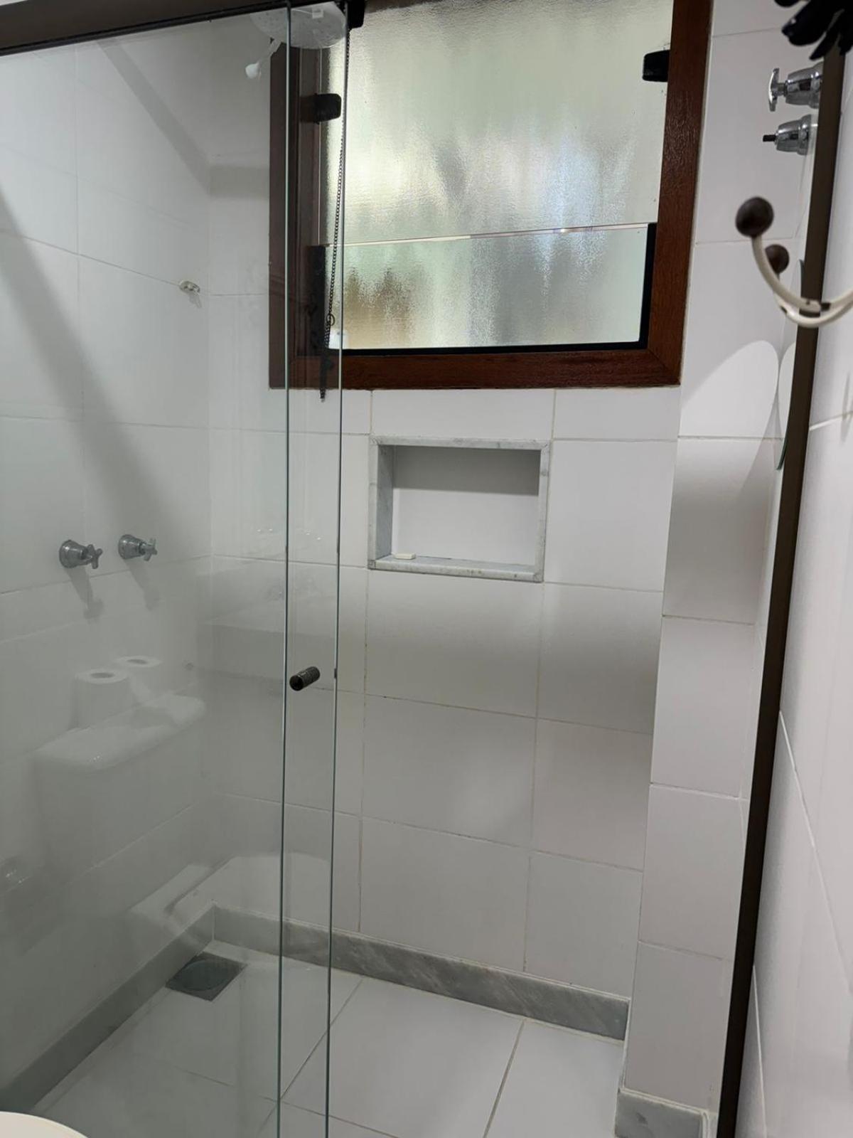 Casa com 4 suítes perto da praia