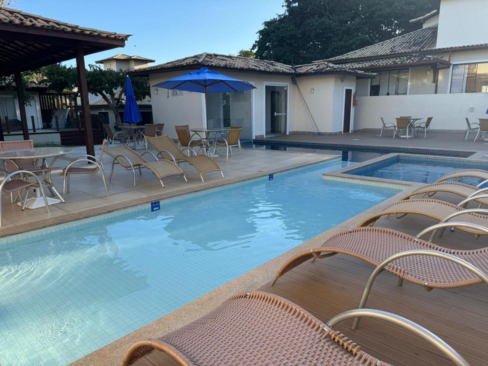Casa com 4 suítes perto da praia