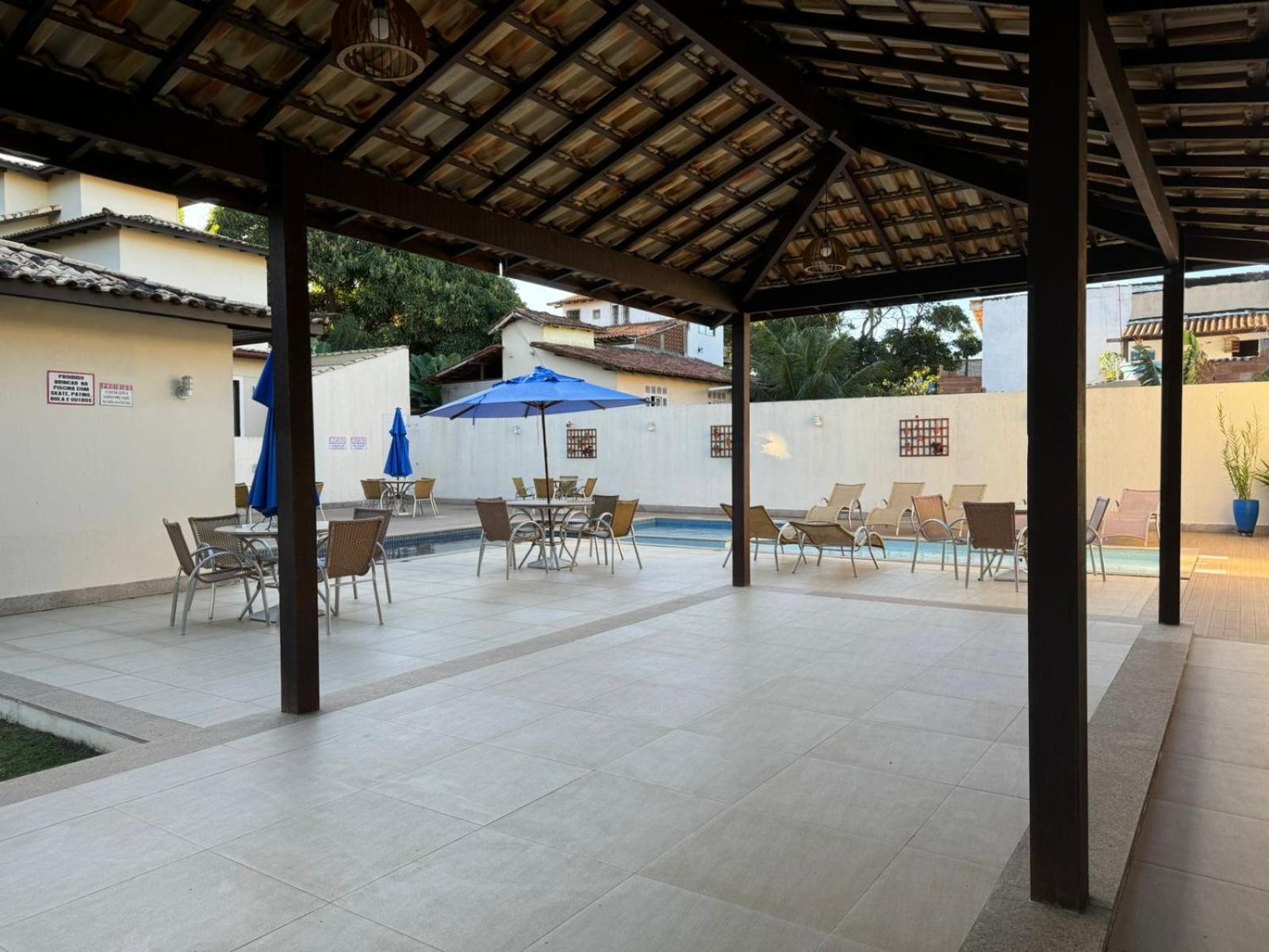 Casa com 4 suítes perto da praia