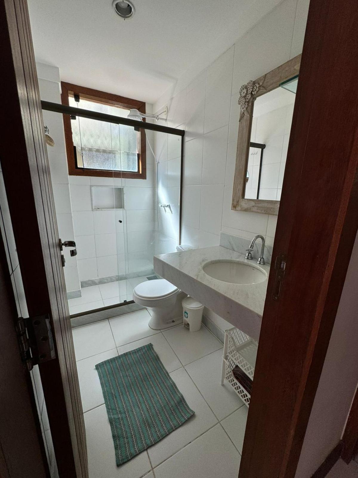 Casa com 4 suítes perto da praia