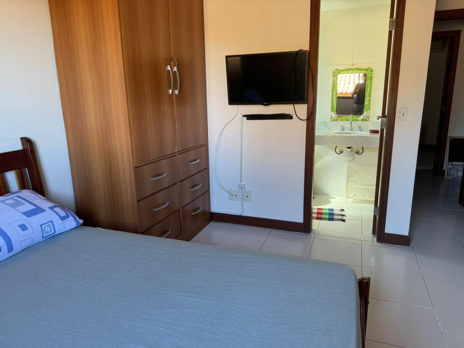 Casa com 4 suítes perto da praia