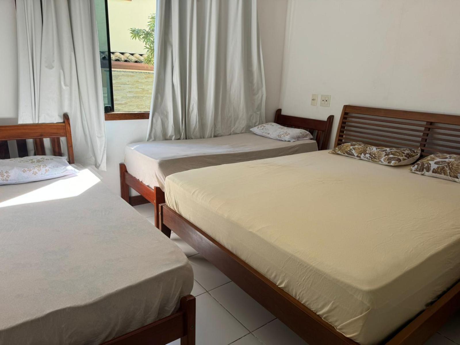 Casa com 4 suítes perto da praia