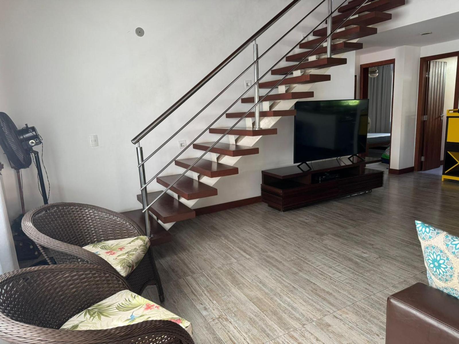 Casa com 4 suítes perto da praia