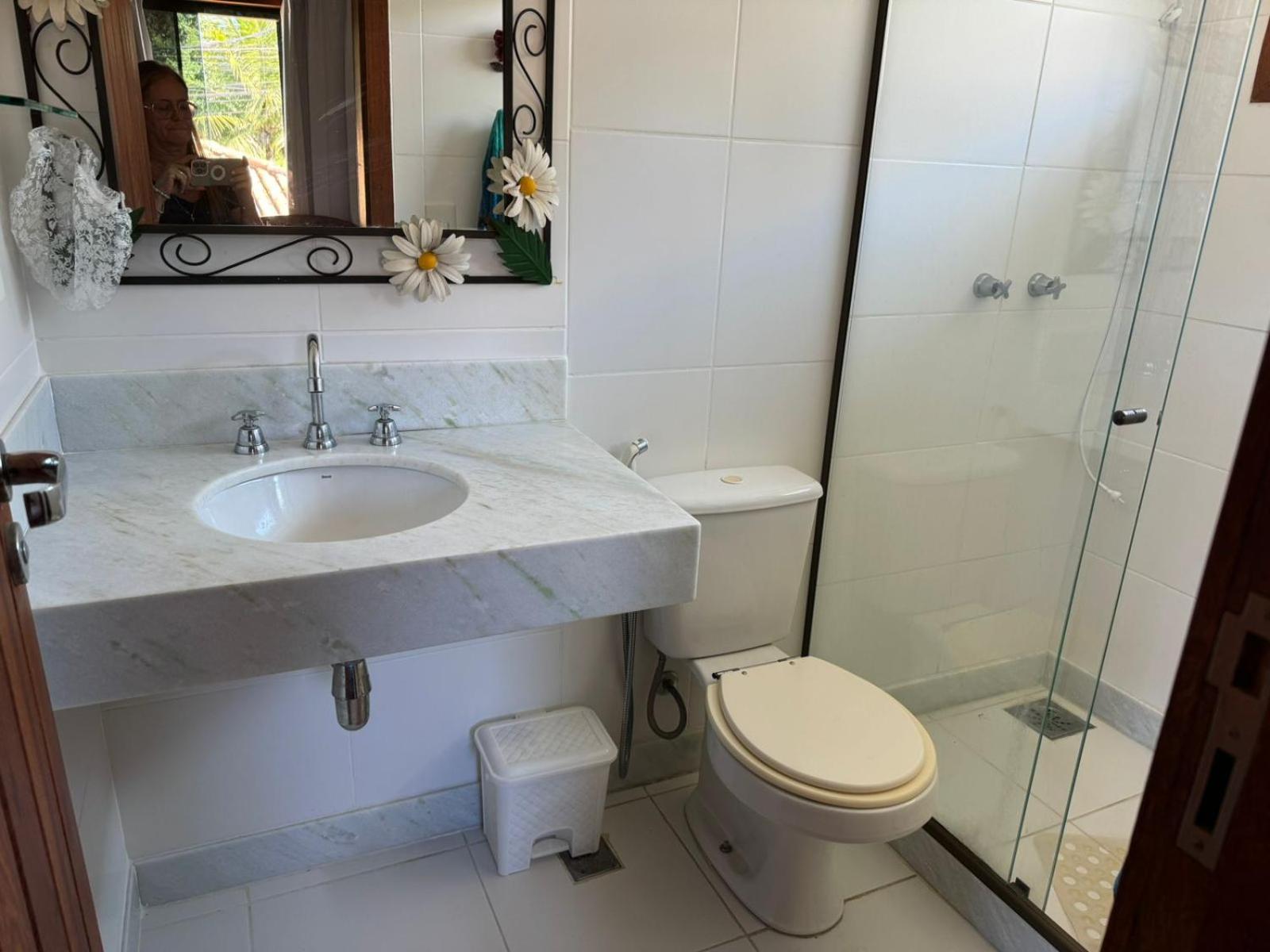 Casa com 4 suítes perto da praia