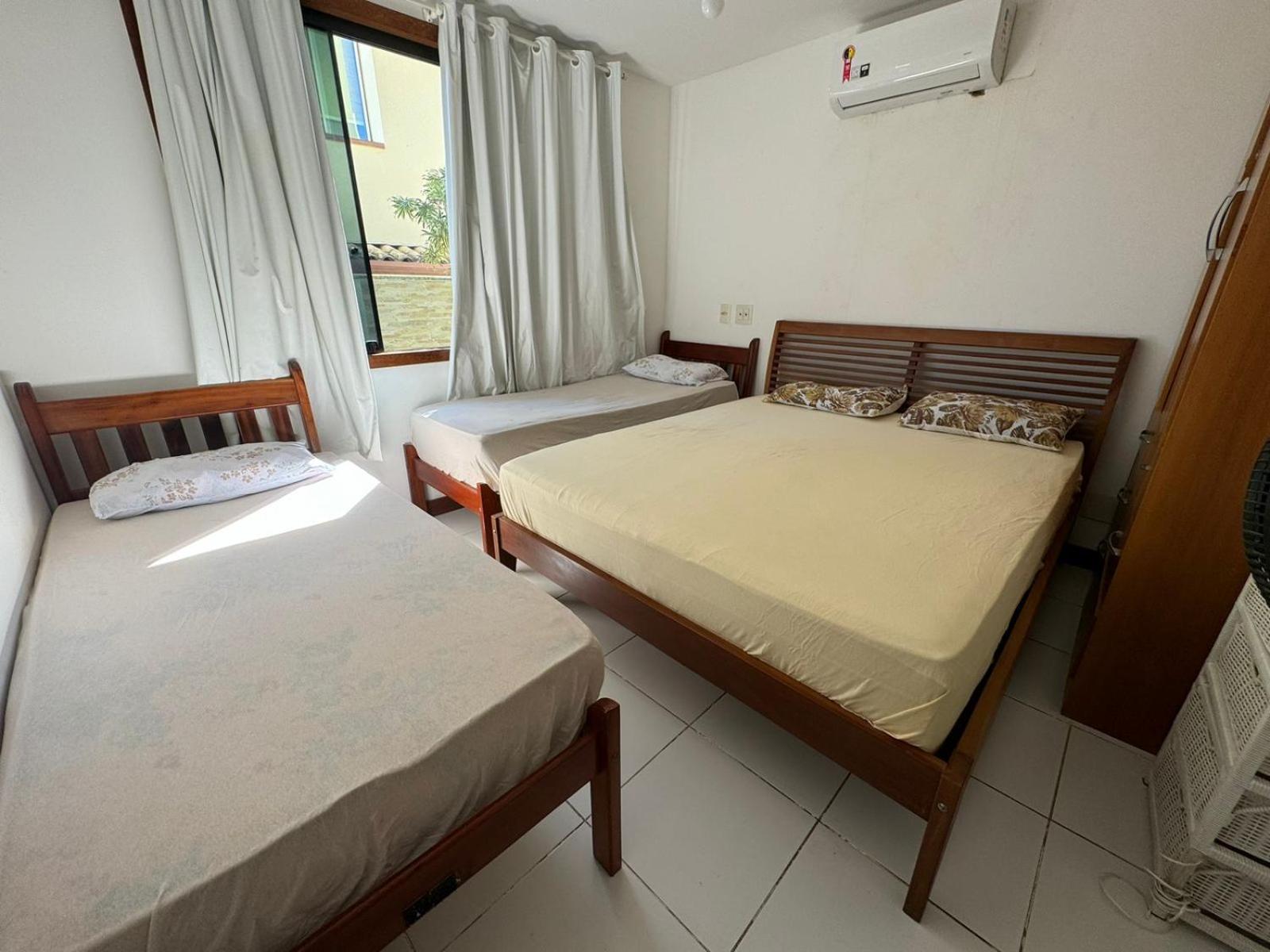 Casa com 4 suítes perto da praia