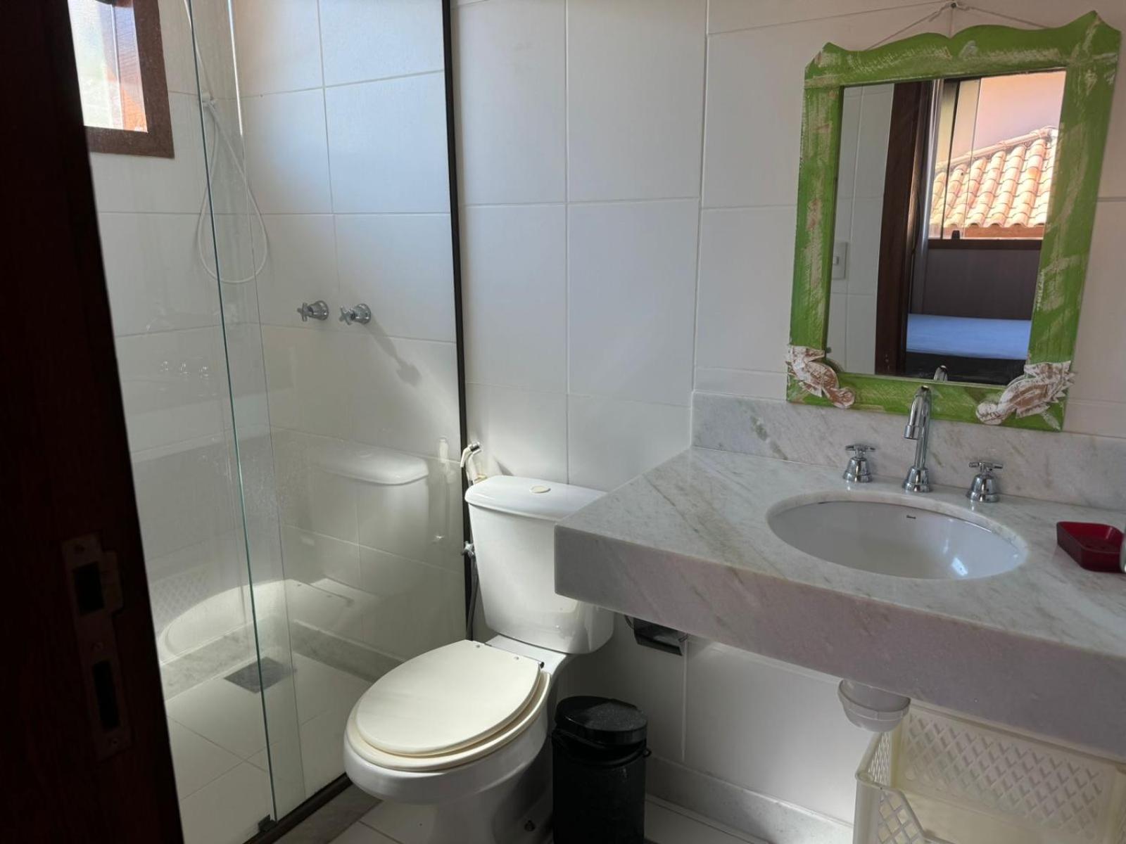 Casa com 4 suítes perto da praia