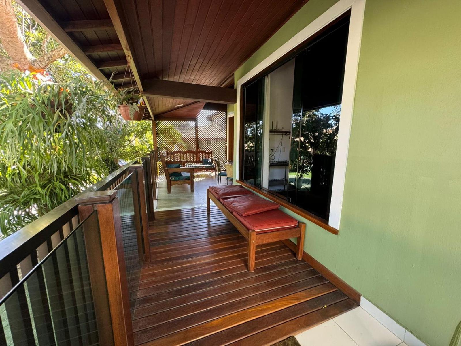 Casa com 4 suítes perto da praia