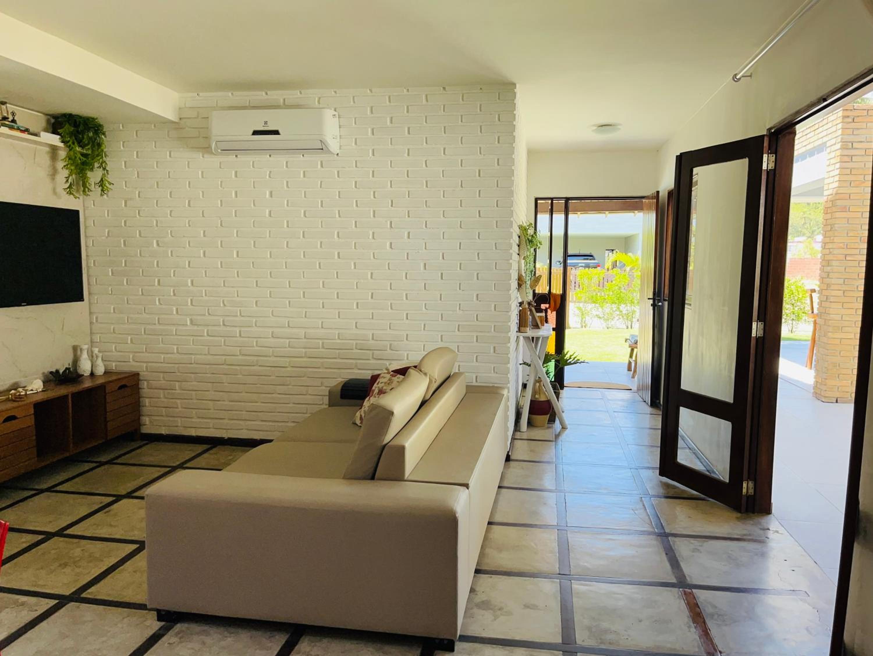 Linda casa de praia com piscina e 5 suítes - Ideal para famílias - Hibiscus - Condomínio beira mar