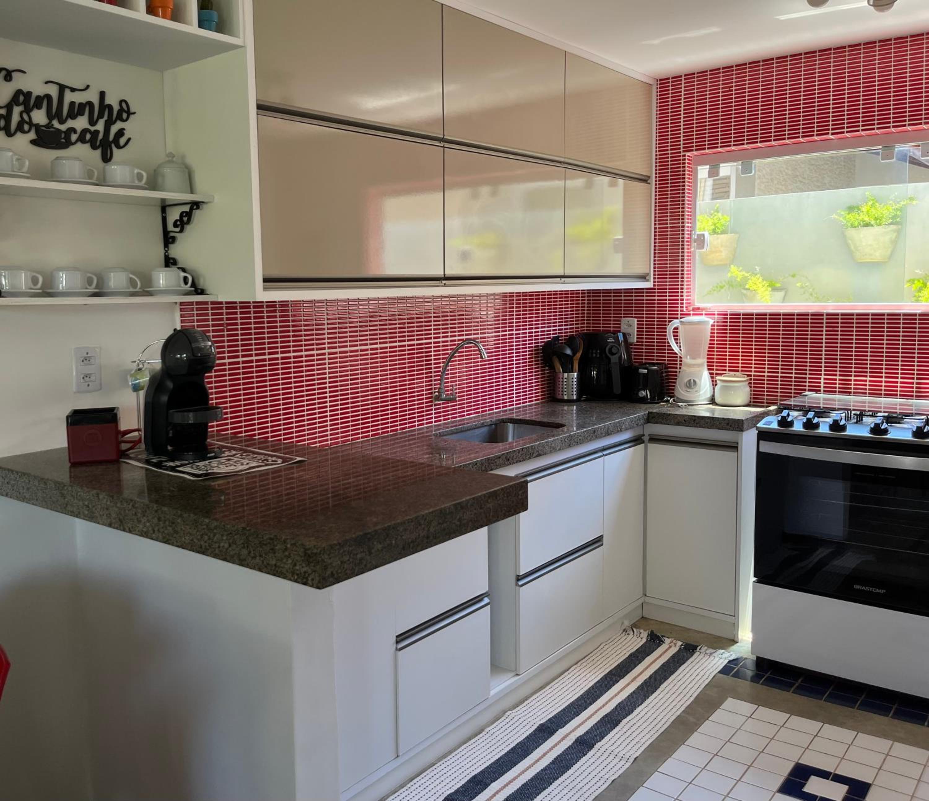 Linda casa de praia com piscina e 5 suítes - Ideal para famílias - Hibiscus - Condomínio beira mar