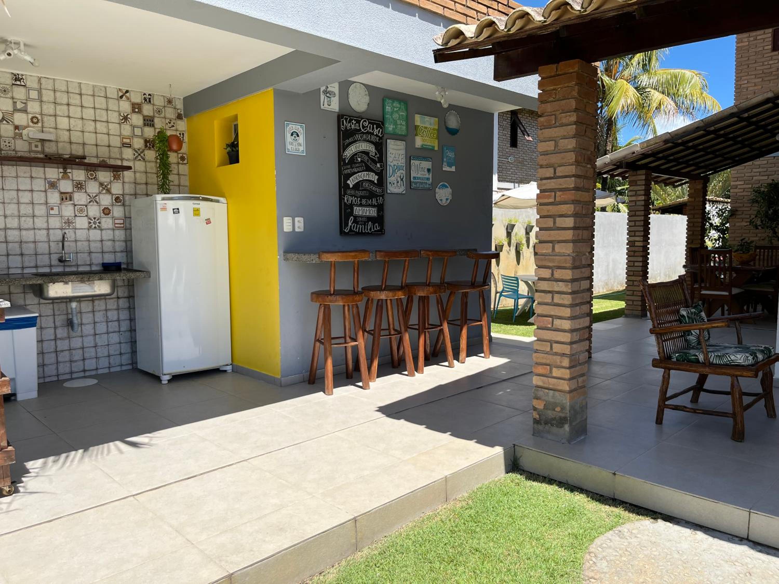 Linda casa de praia com piscina e 5 suítes - Ideal para famílias - Hibiscus - Condomínio beira mar