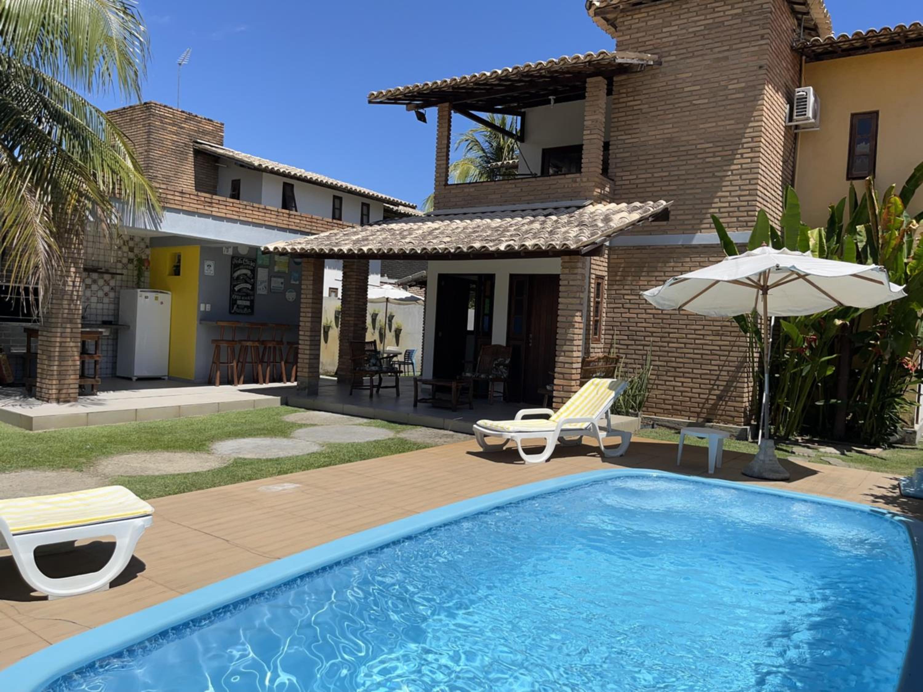 Linda casa de praia com piscina e 5 suítes - Ideal para famílias - Hibiscus - Condomínio beira mar
