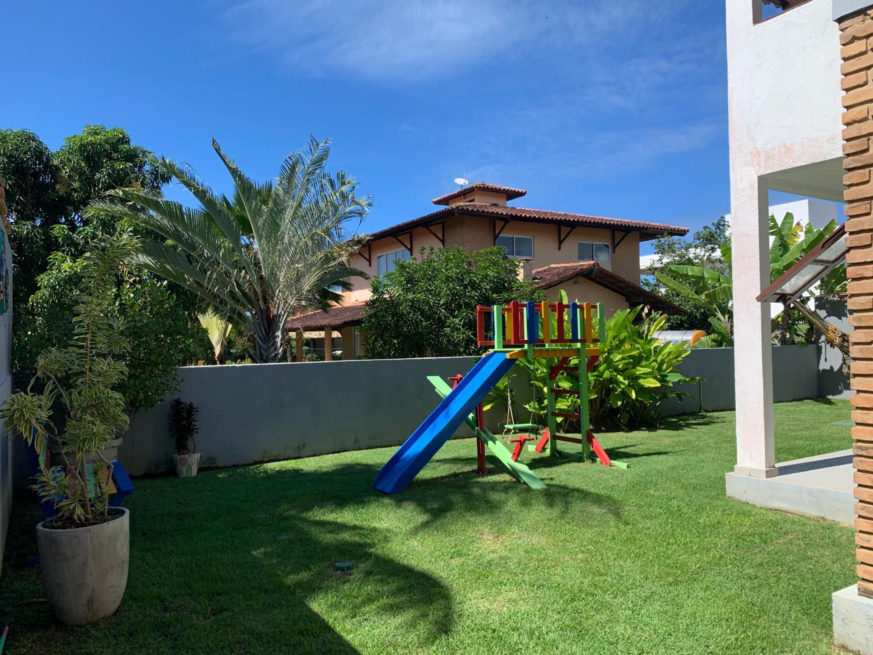 Linda casa de praia com piscina e 5 suítes - Ideal para famílias - Hibiscus - Condomínio beira mar