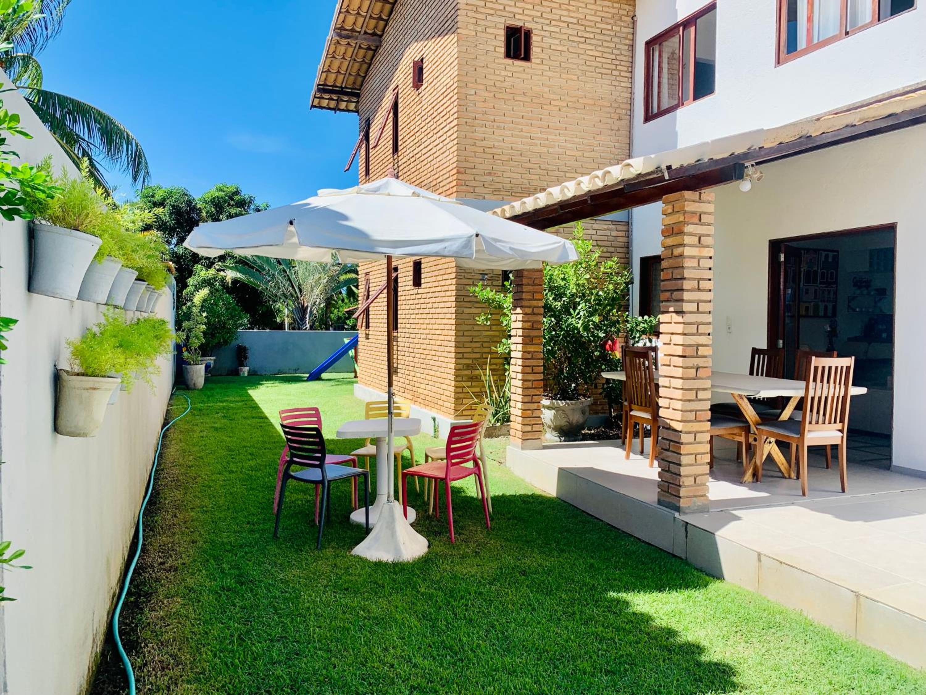 Linda casa de praia com piscina e 5 suítes - Ideal para famílias - Hibiscus - Condomínio beira mar