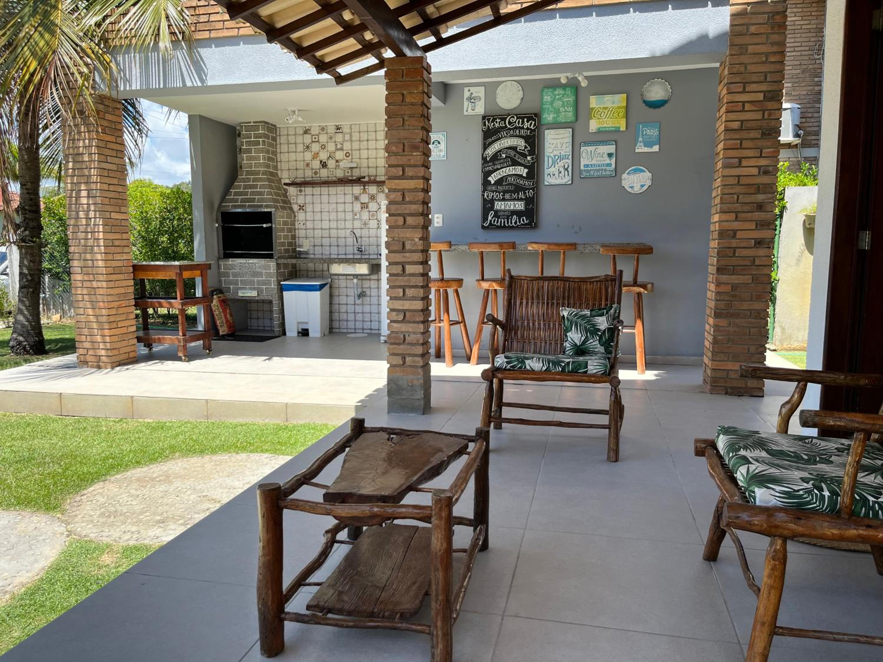 Linda casa de praia com piscina e 5 suítes - Ideal para famílias - Hibiscus - Condomínio beira mar