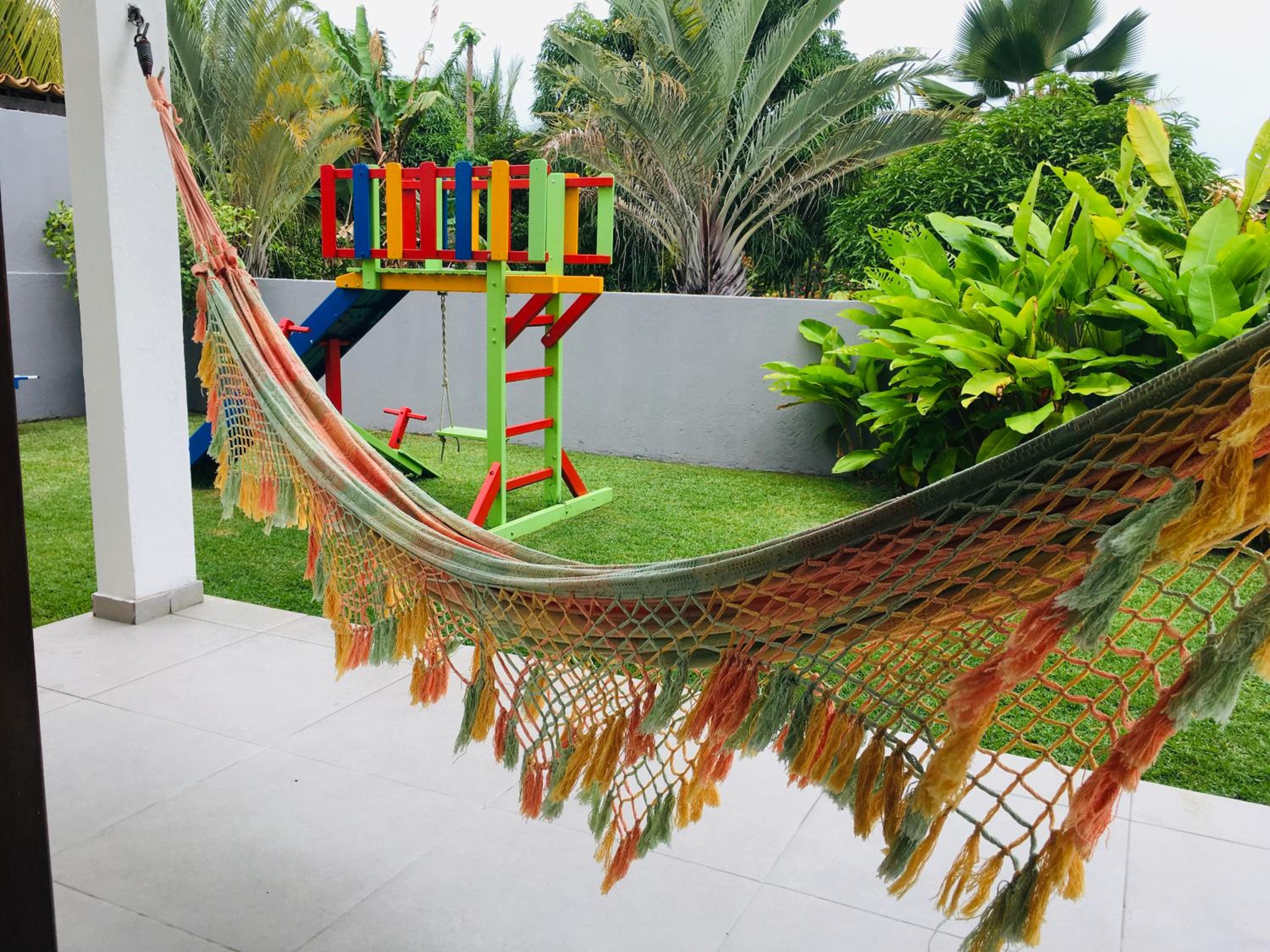 Linda casa de praia com piscina e 5 suítes - Ideal para famílias - Hibiscus - Condomínio beira mar
