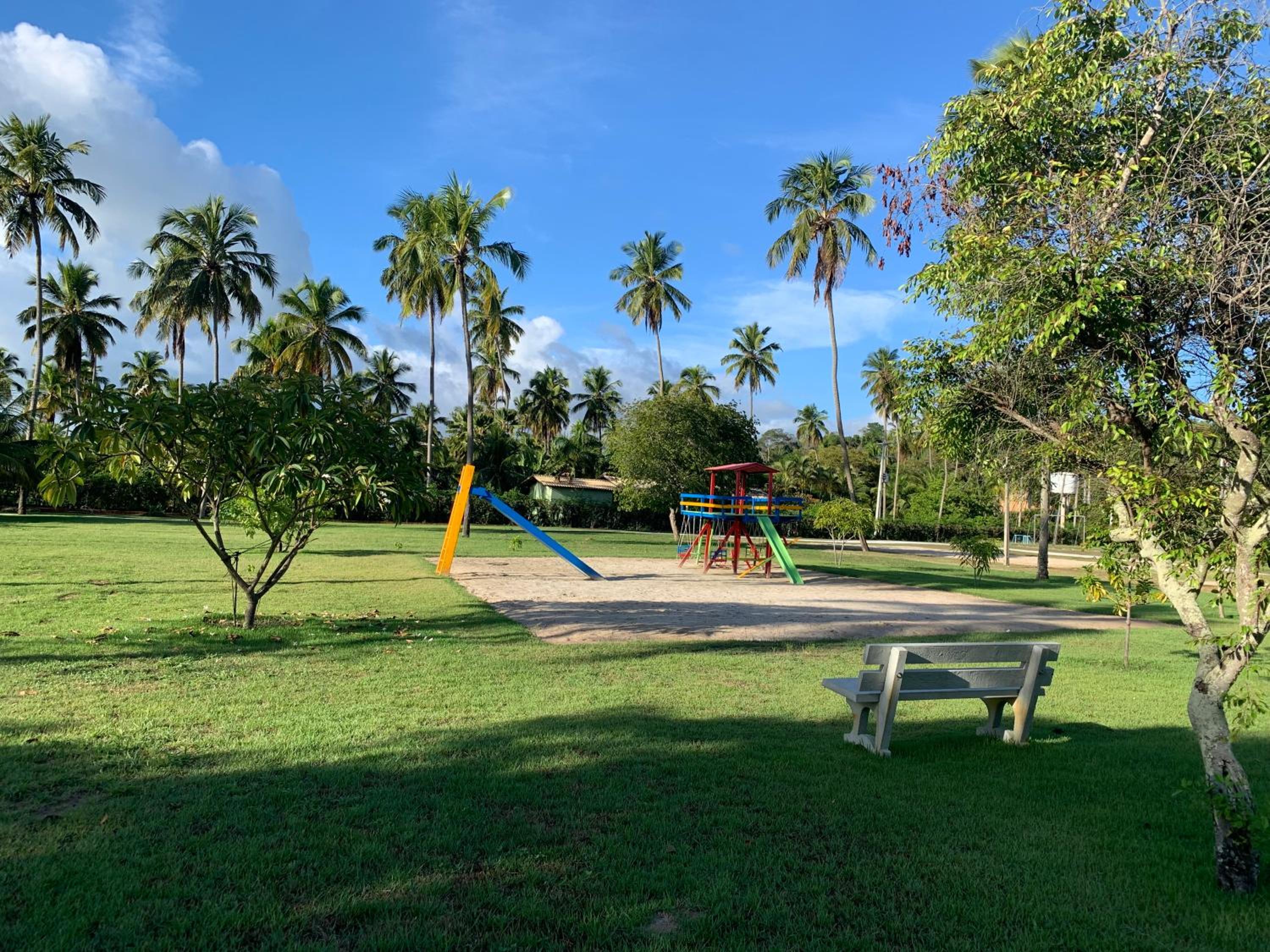 Linda casa de praia com piscina e 5 suítes - Ideal para famílias - Hibiscus - Condomínio beira mar