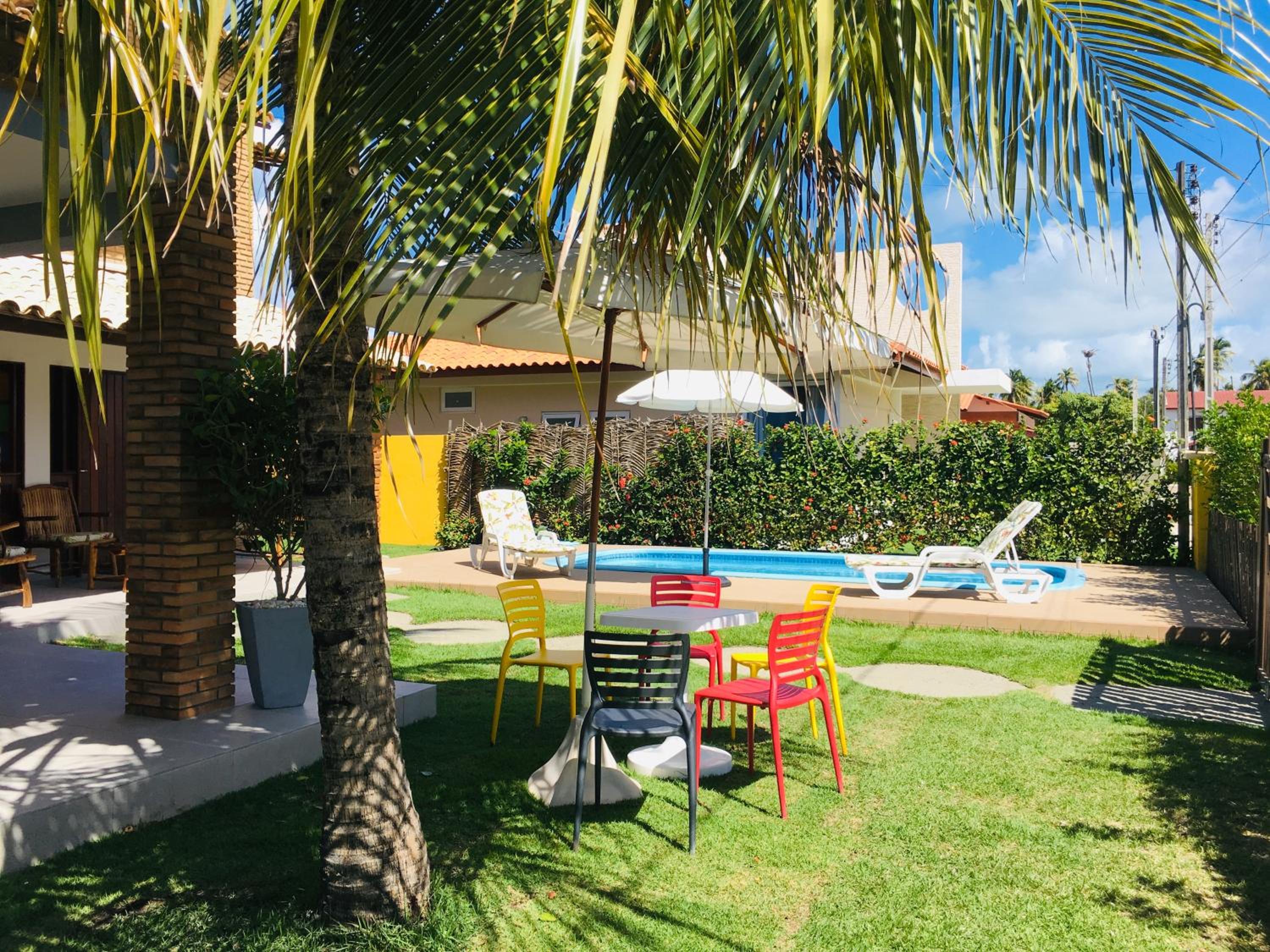 Linda casa de praia com piscina e 5 suítes - Ideal para famílias - Hibiscus - Condomínio beira mar
