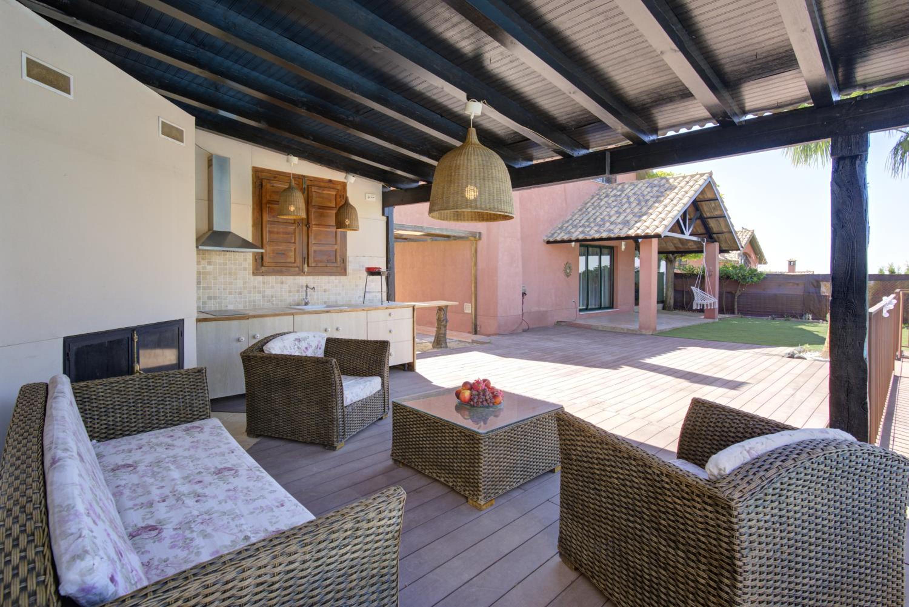 Refugio familiar con piscina y jardín privado