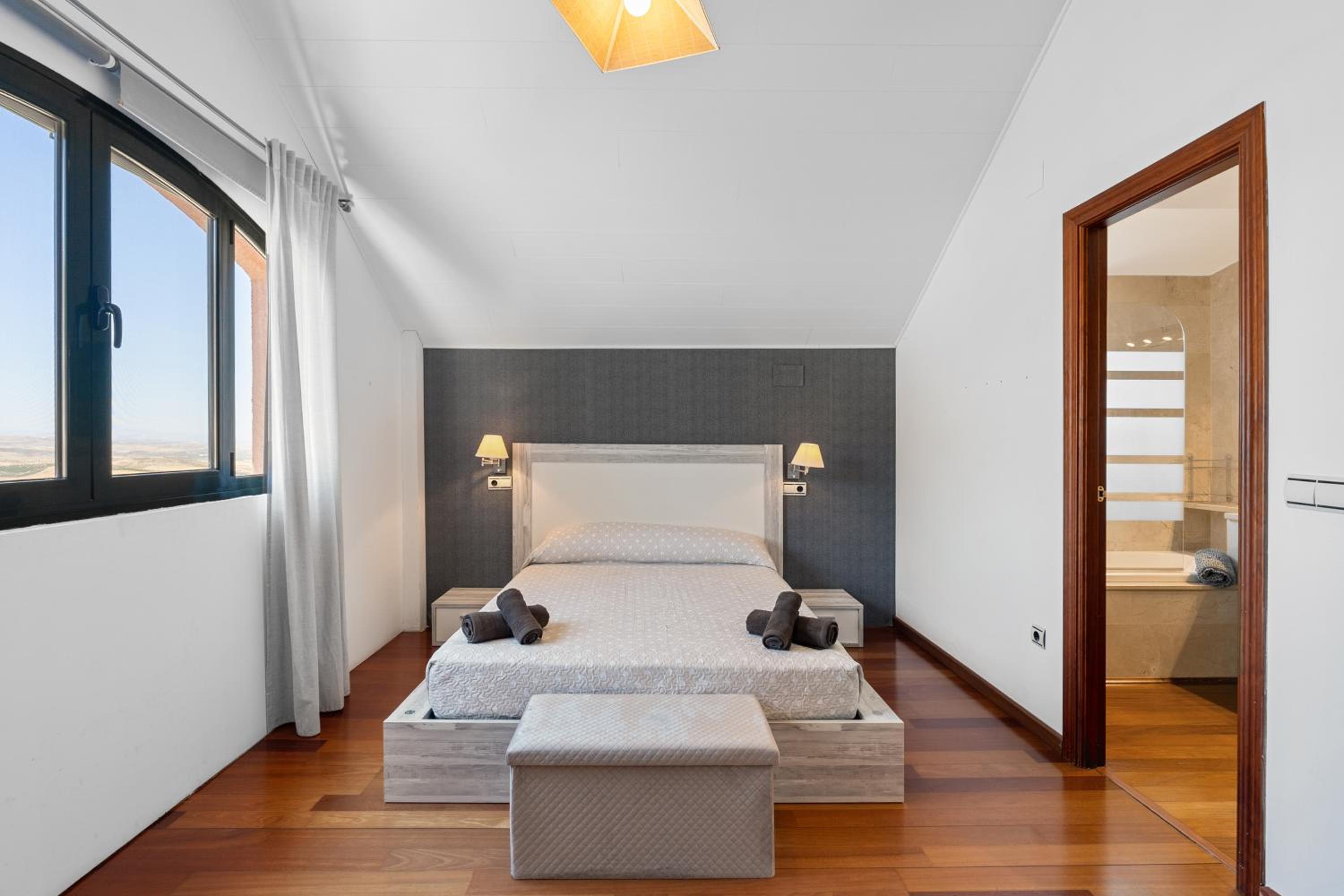 Refugio familiar con piscina y jardín privado