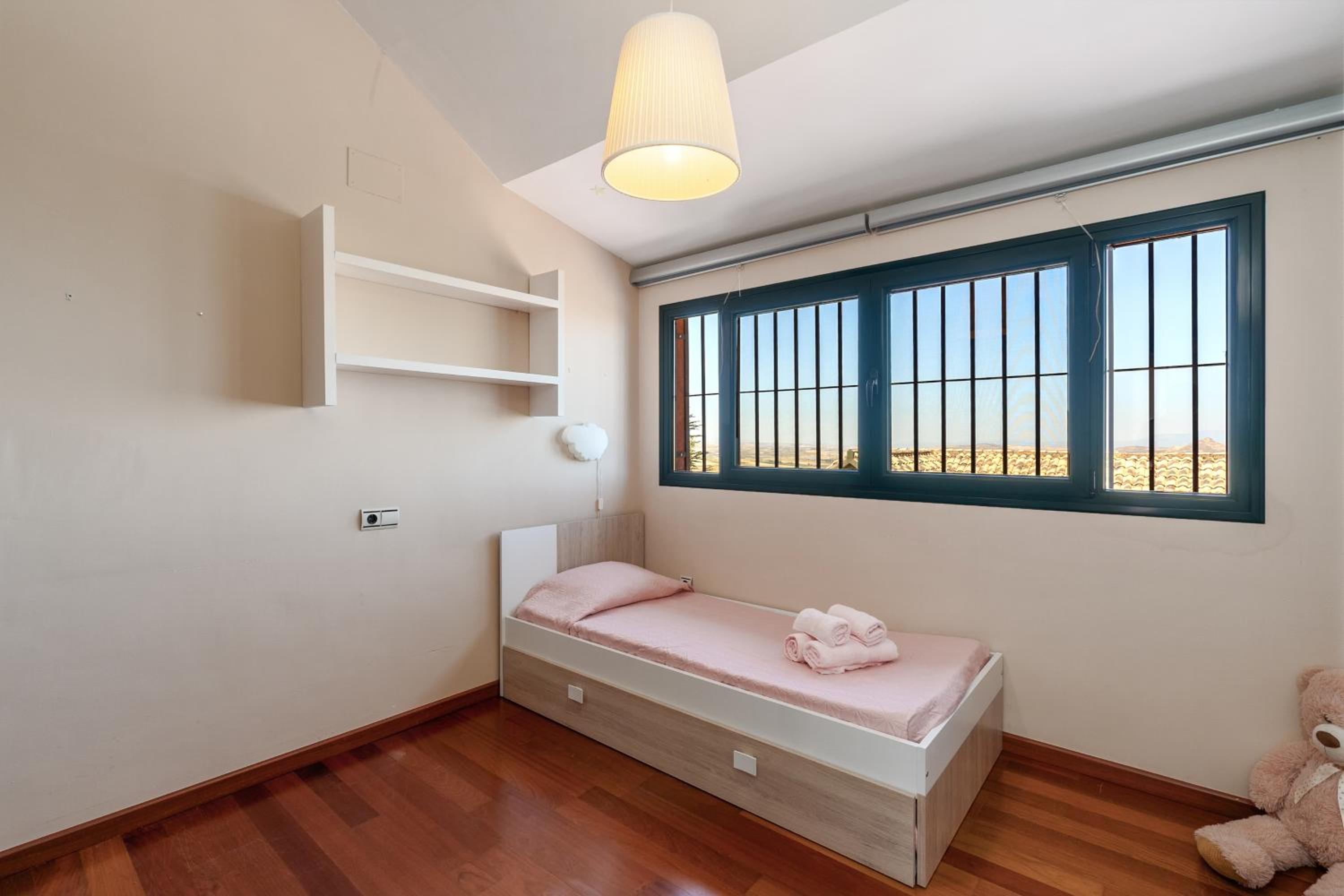 Refugio familiar con piscina y jardín privado