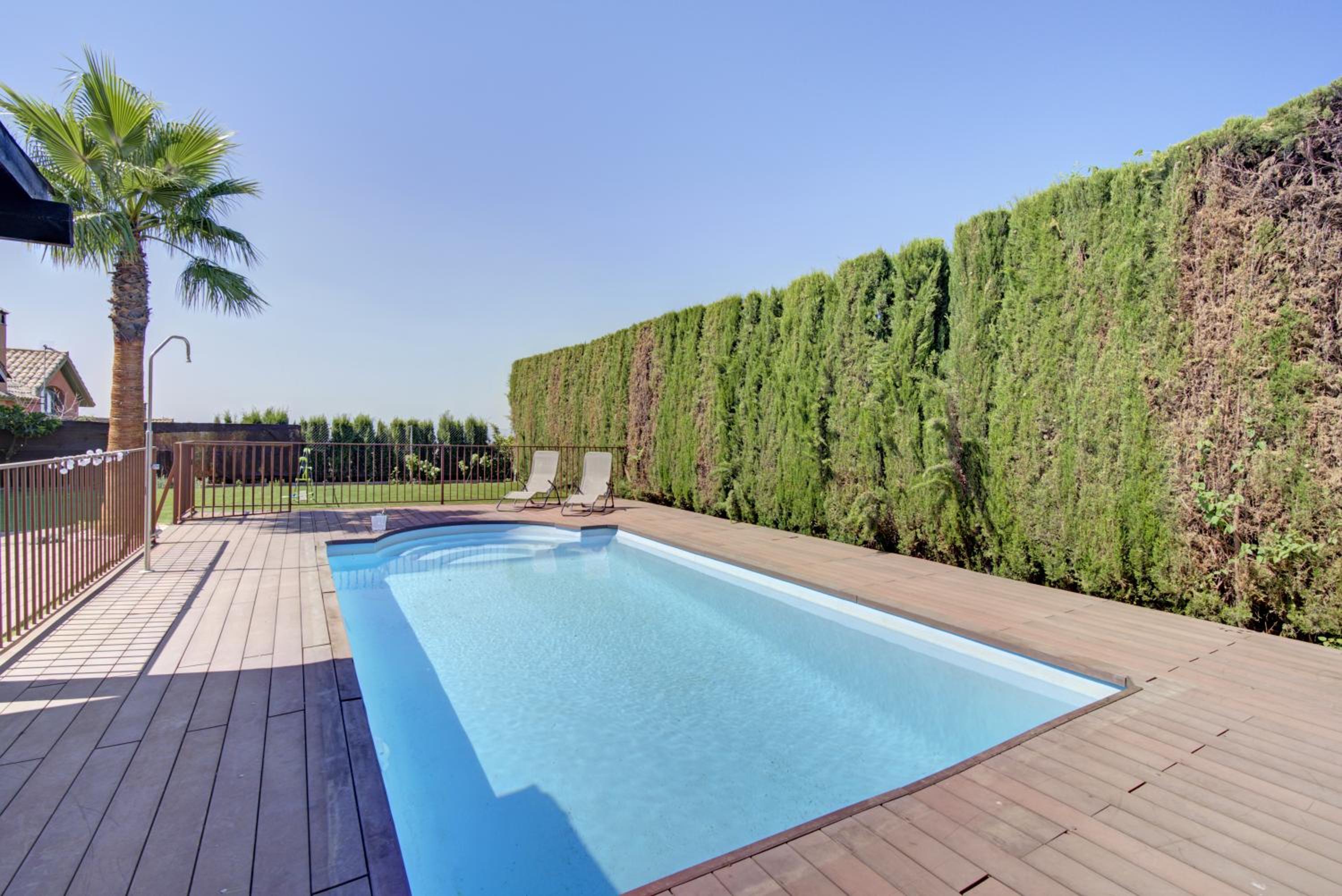 Refugio familiar con piscina y jardín privado