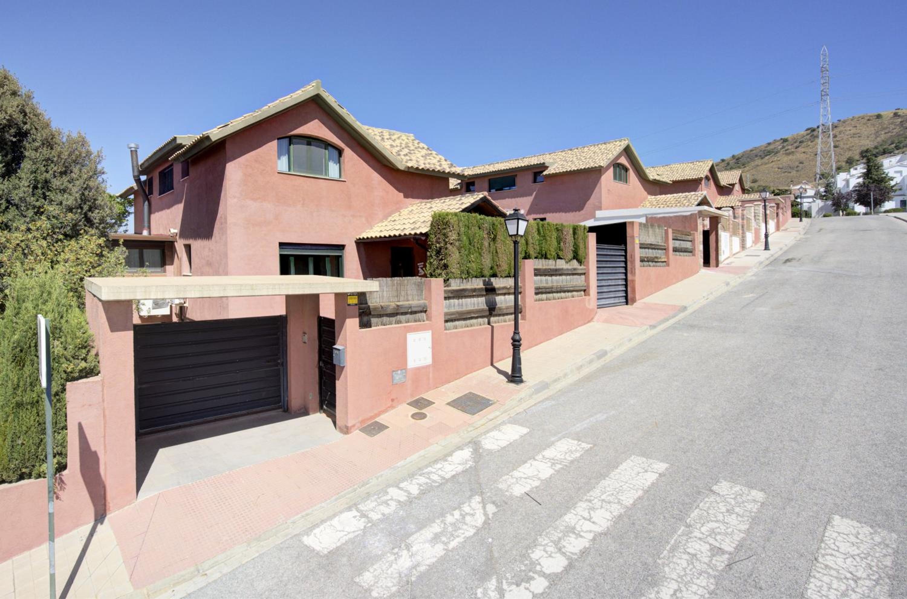 Refugio familiar con piscina y jardín privado