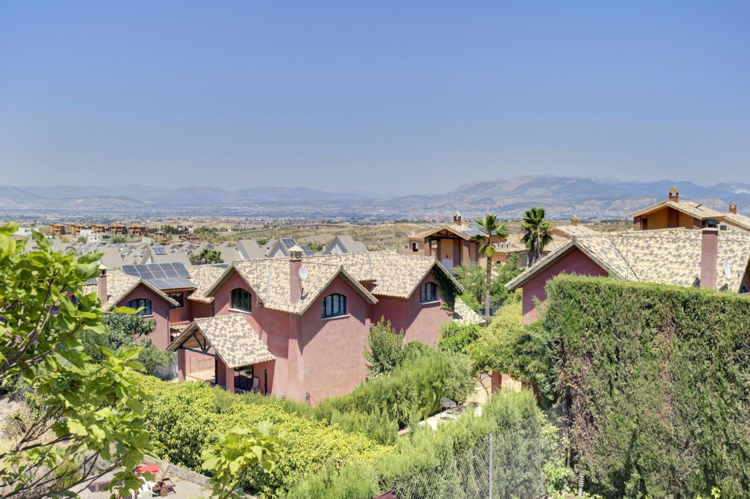 Refugio familiar con piscina y jardín privado