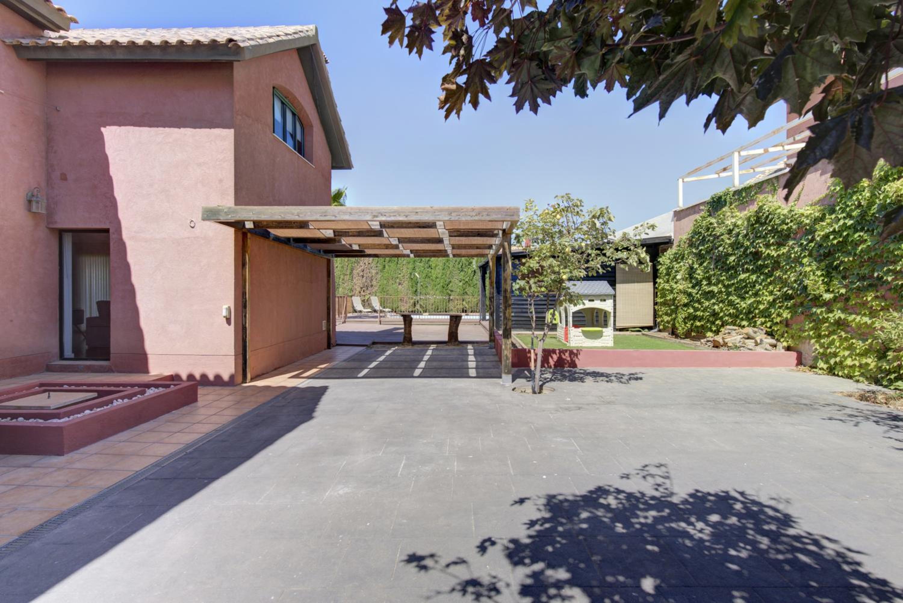 Refugio familiar con piscina y jardín privado