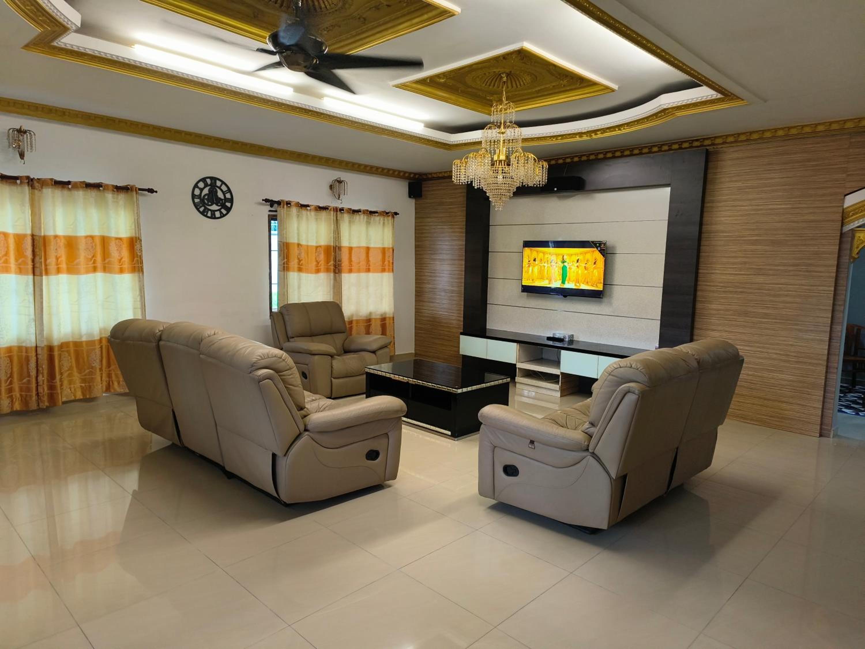 The Crown Homestay