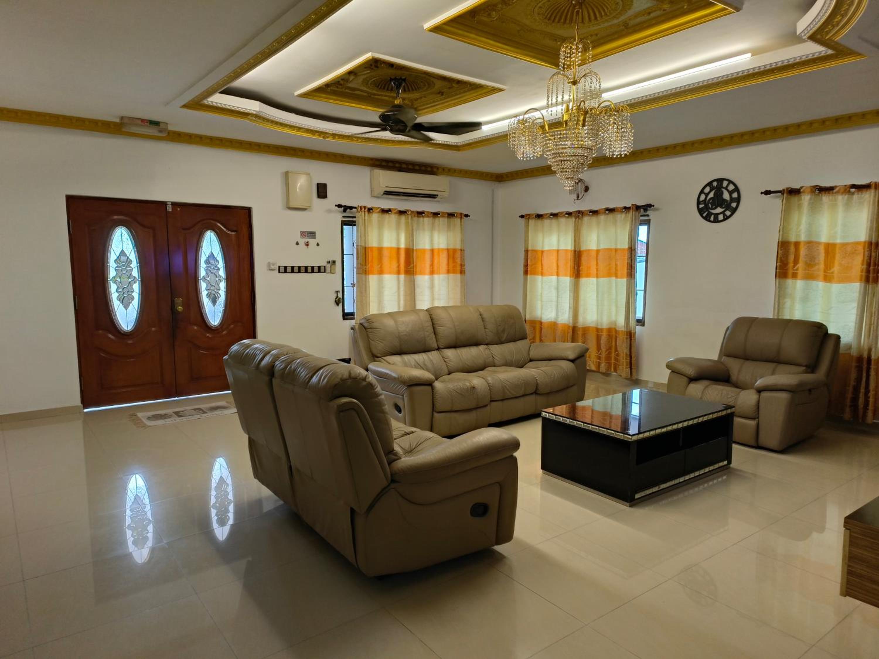 The Crown Homestay