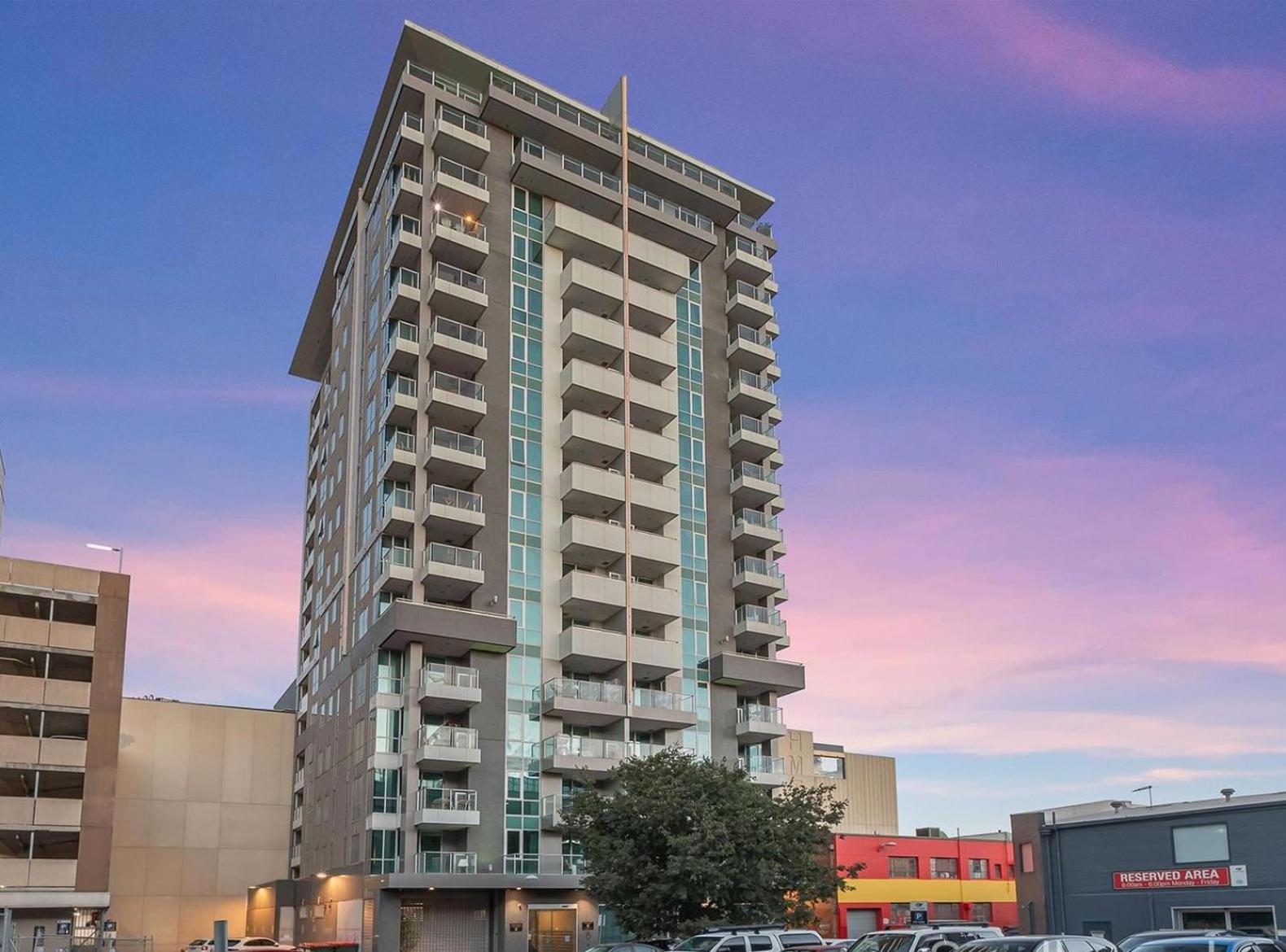 Hotel Adelaide Central Skyline Panoramic Suite