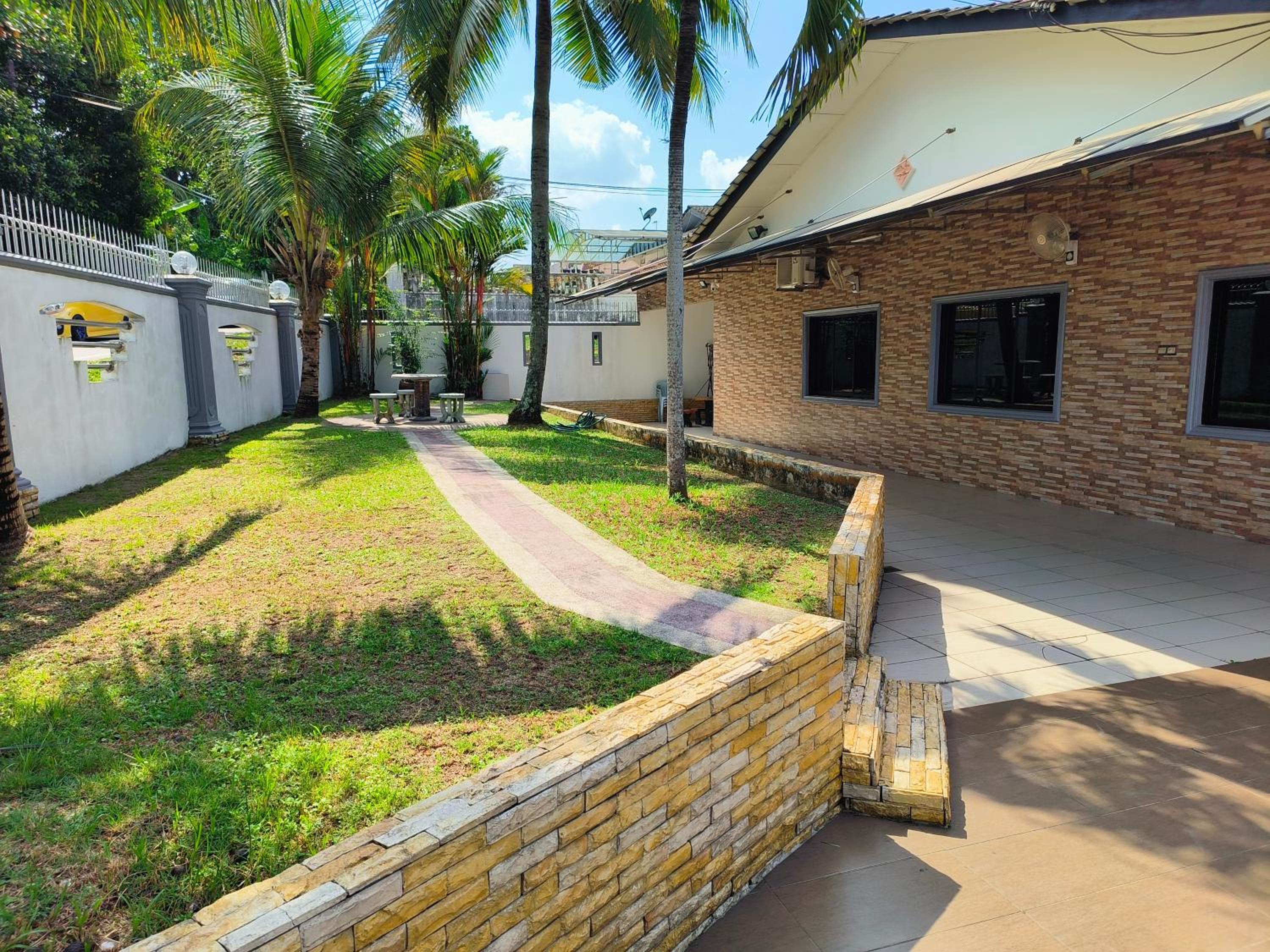 The Crown Homestay