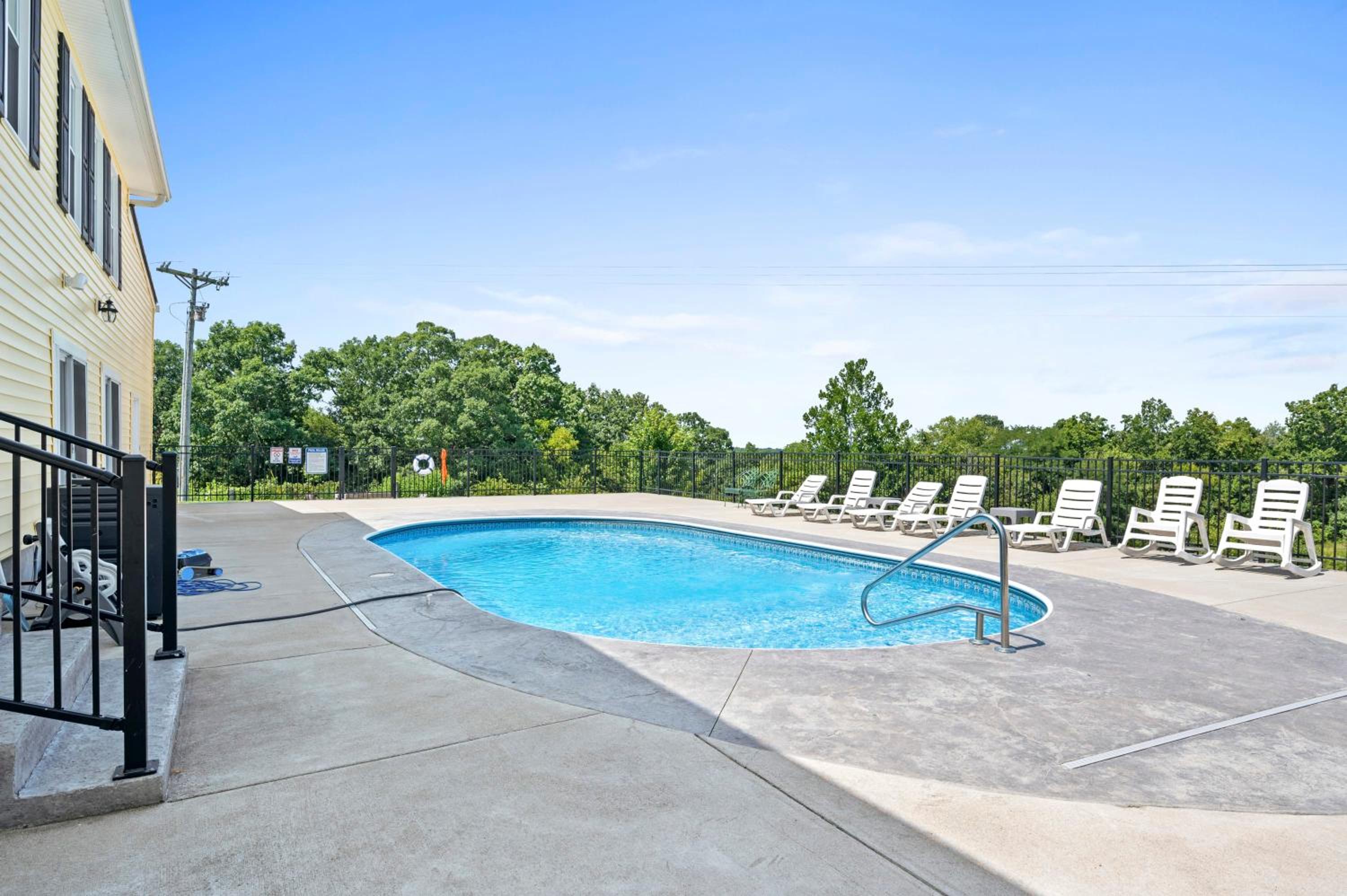 Country Lodge for 18, With Pool and Pond, Near Ark view 2
