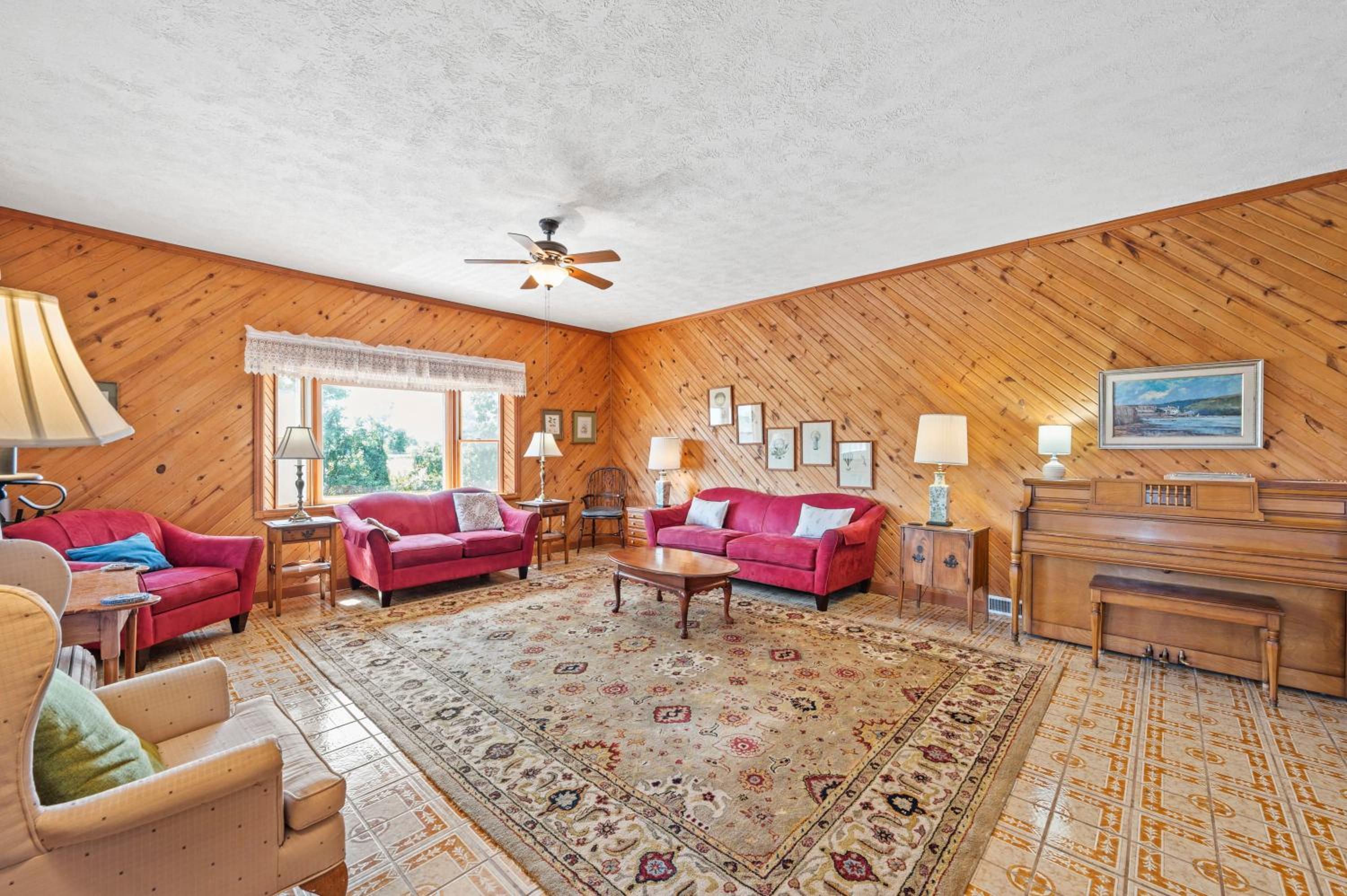 Country Lodge for 18, With Pool and Pond, Near Ark view 4