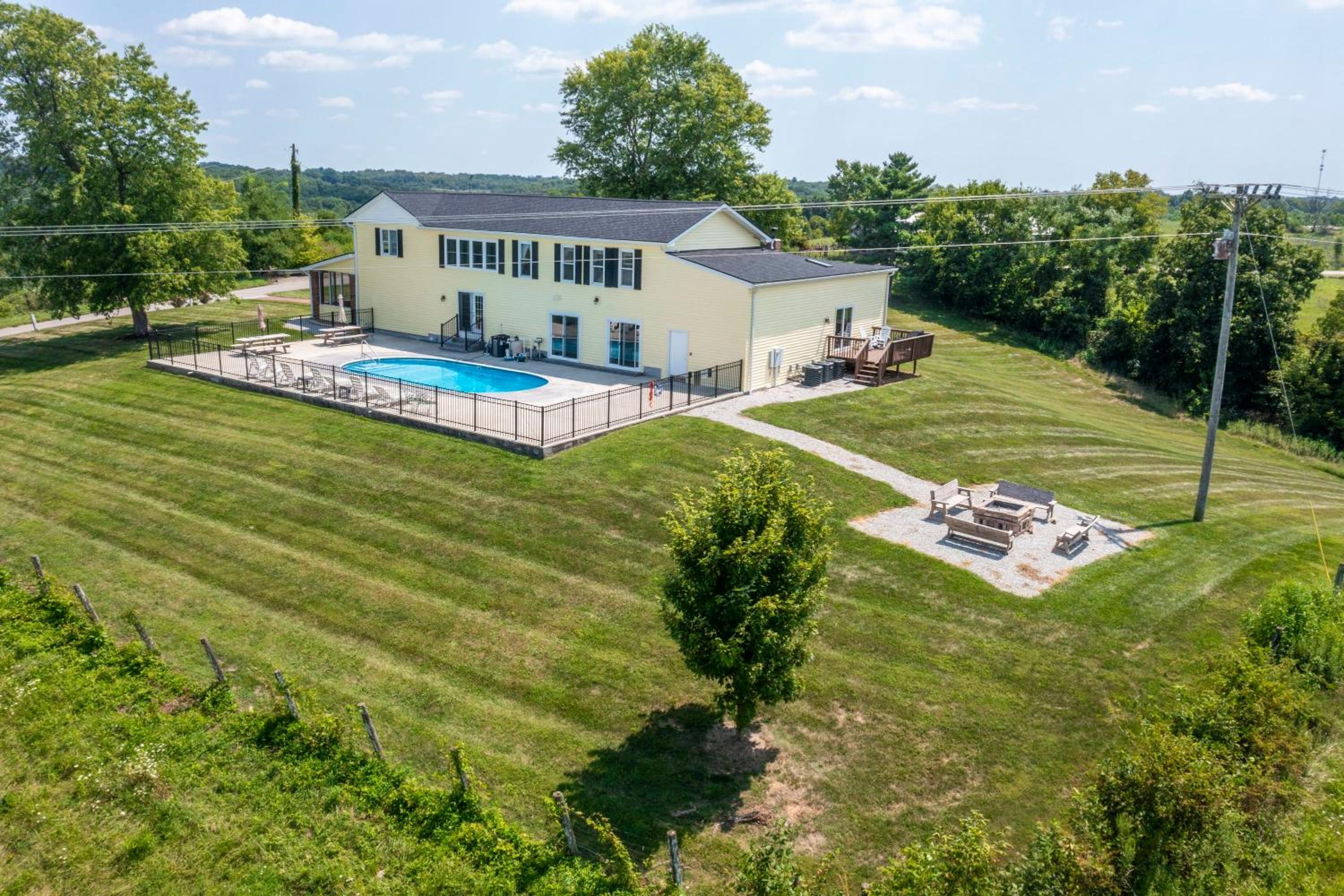 Country Lodge for 18, With Pool and Pond, Near Ark view 5
