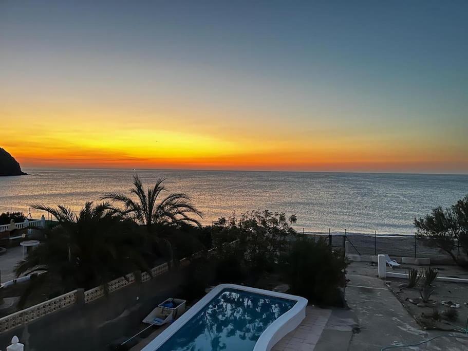 Villa Los pies en agua - A Beachfront Refuge view 2